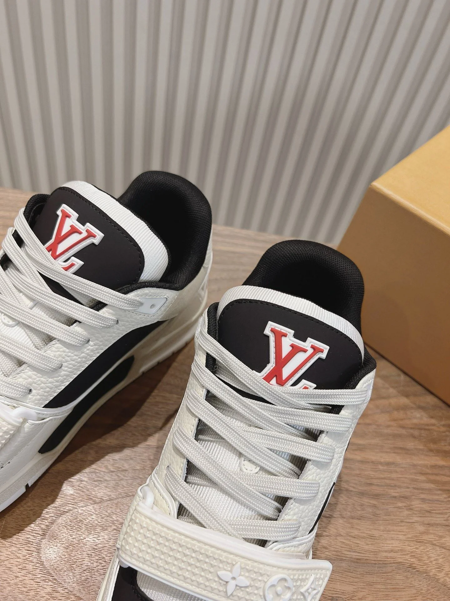Practical Louis Vuitton Trainer Sneaker 31396