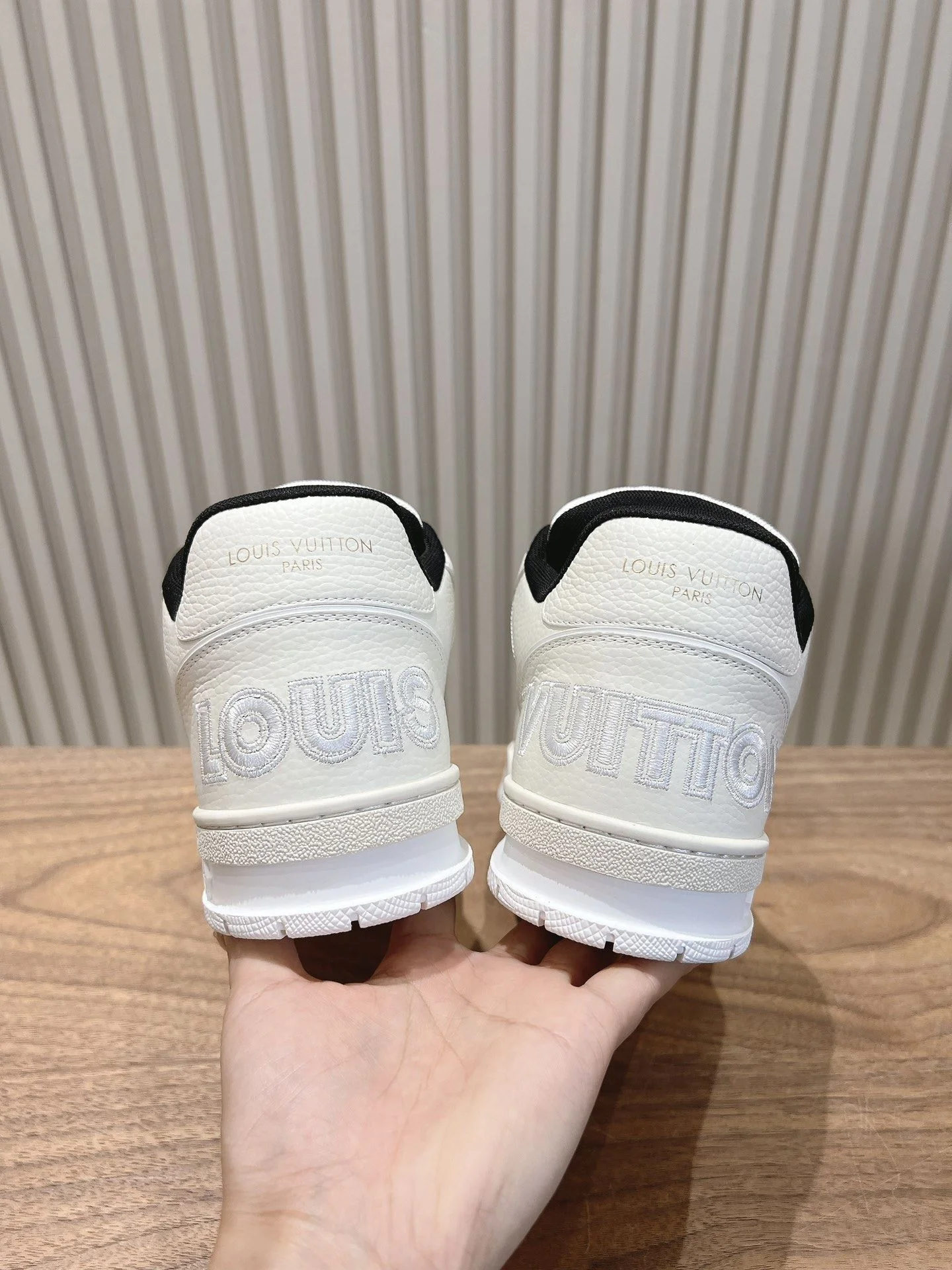 Practical Louis Vuitton Trainer Sneaker 31396