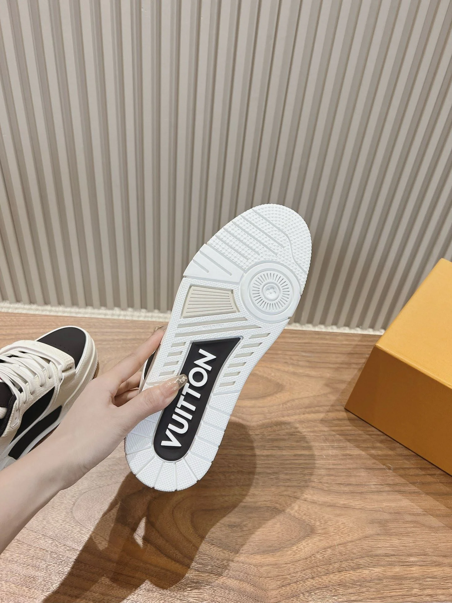 Practical Louis Vuitton Trainer Sneaker 31396