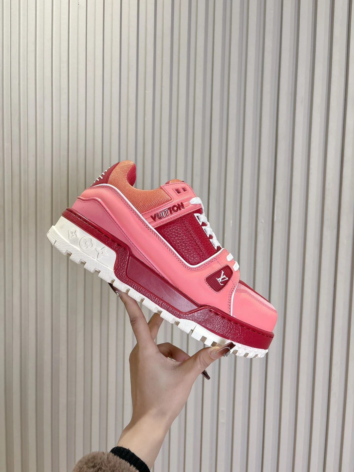 MultiPurpose Louis Vuitton Trainer Sneaker 31394