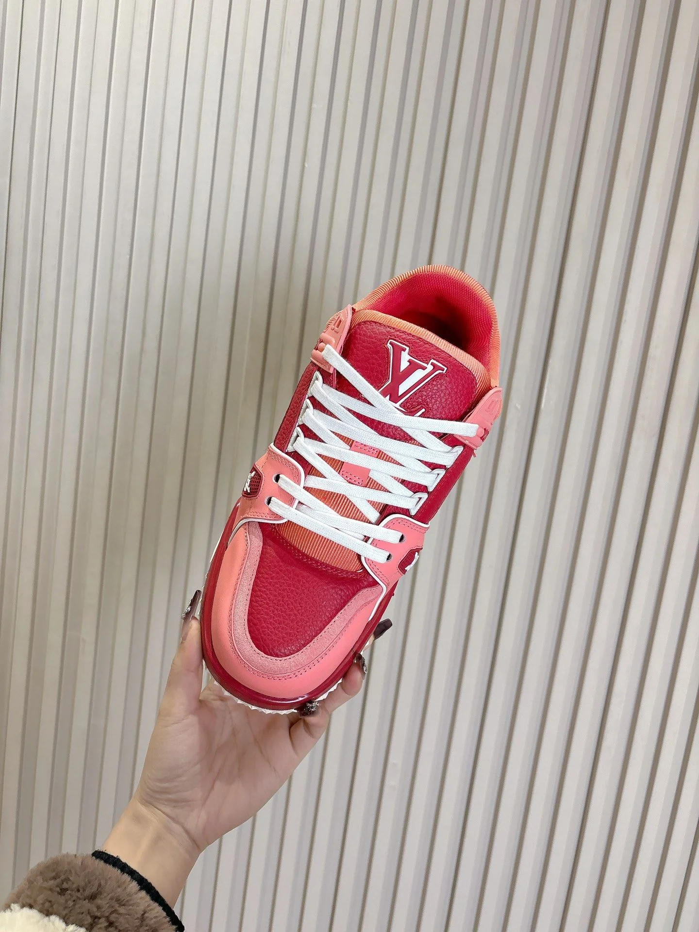 MultiPurpose Louis Vuitton Trainer Sneaker 31394
