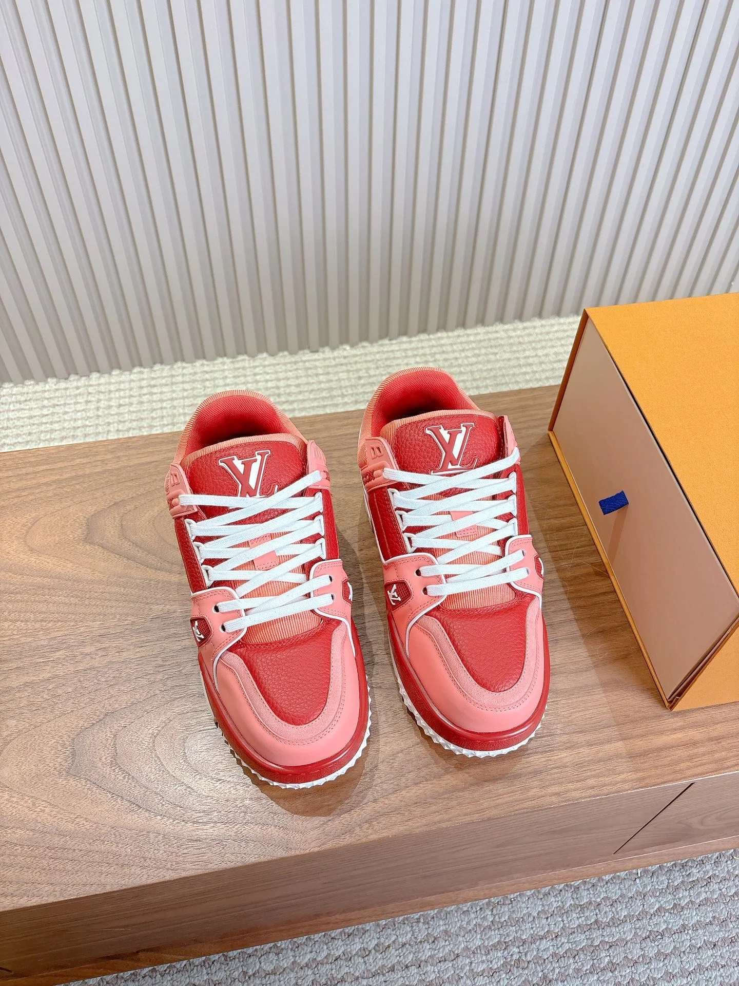 MultiPurpose Louis Vuitton Trainer Sneaker 31394