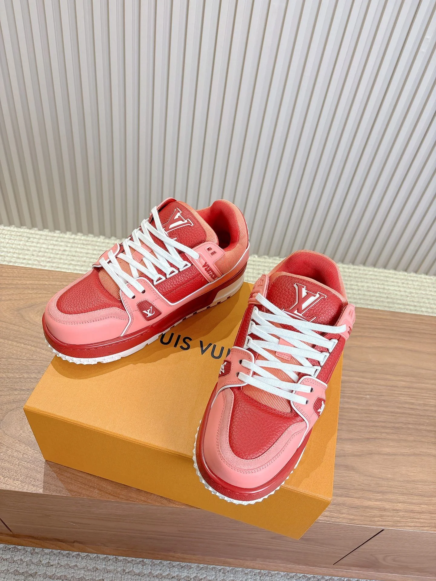 MultiPurpose Louis Vuitton Trainer Sneaker 31394