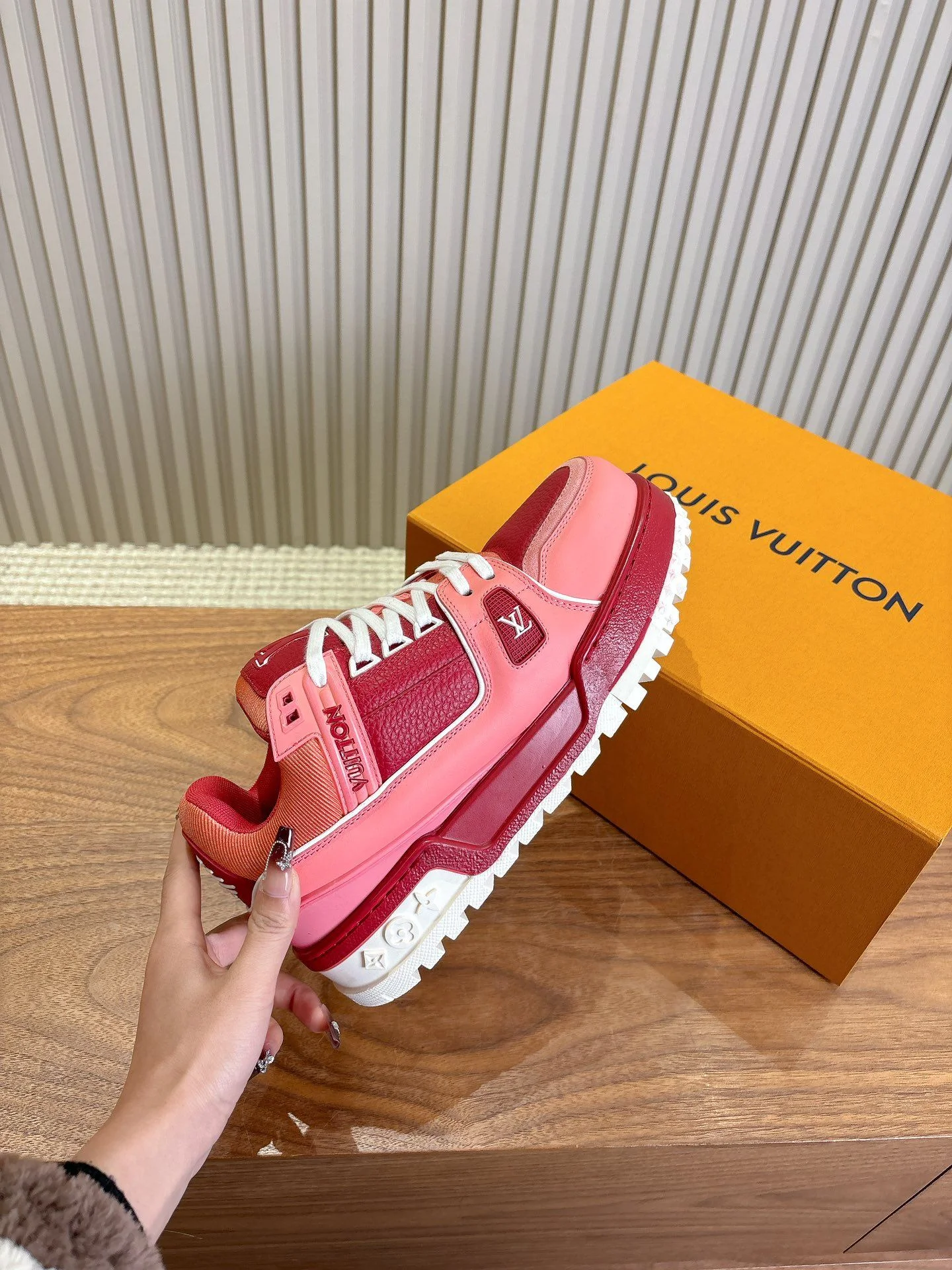 MultiPurpose Louis Vuitton Trainer Sneaker 31394