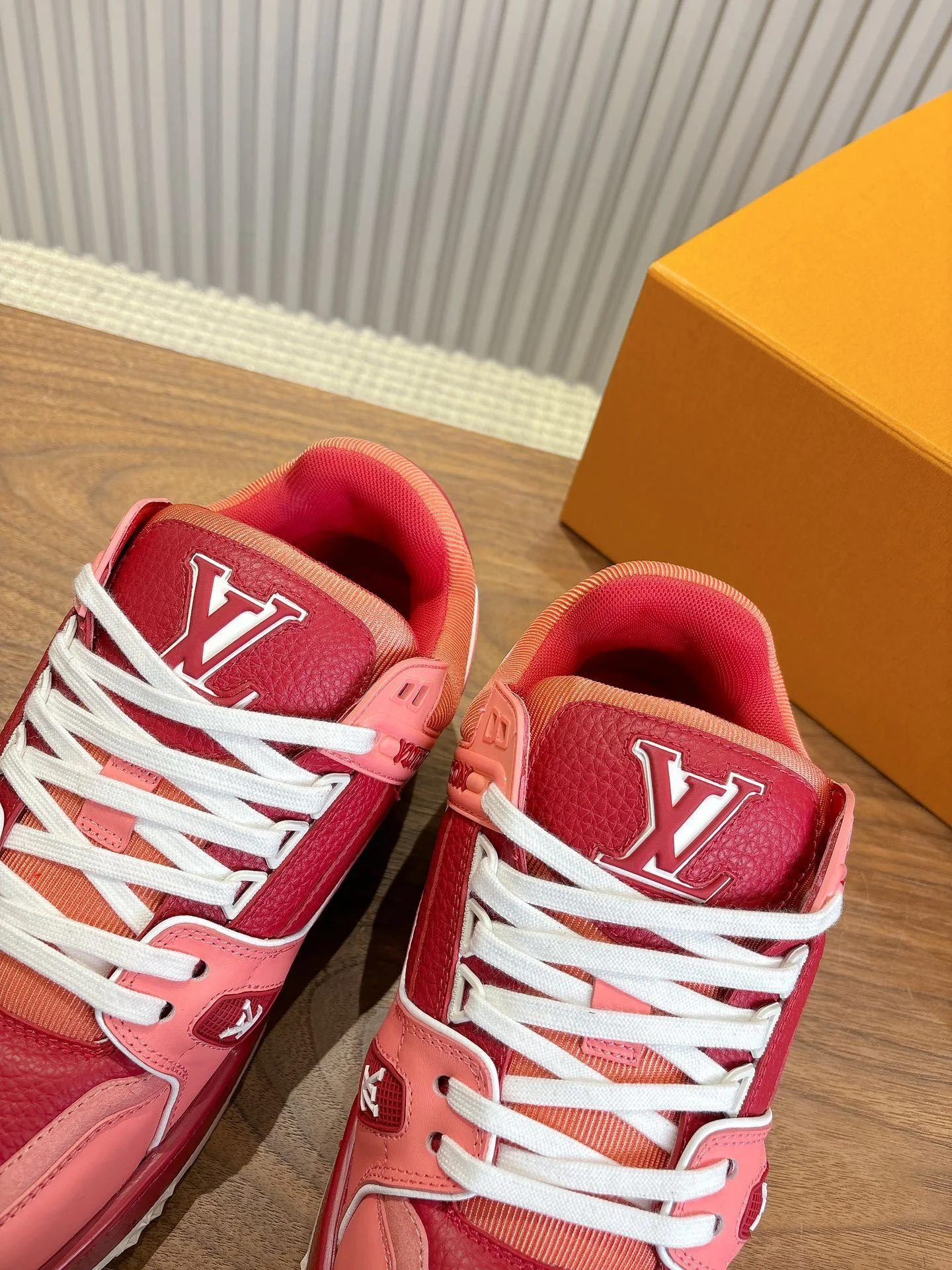MultiPurpose Louis Vuitton Trainer Sneaker 31394