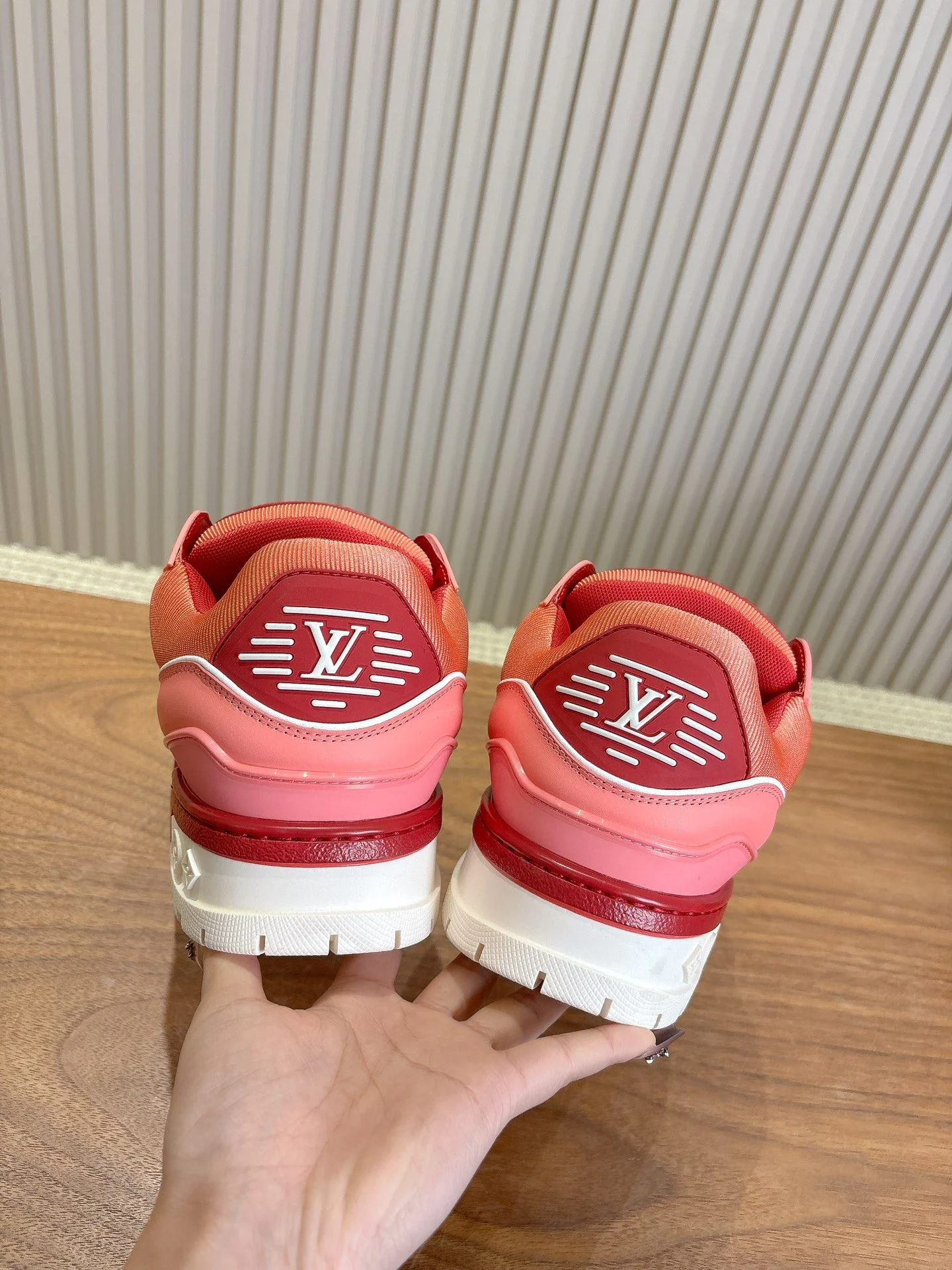 MultiPurpose Louis Vuitton Trainer Sneaker 31394