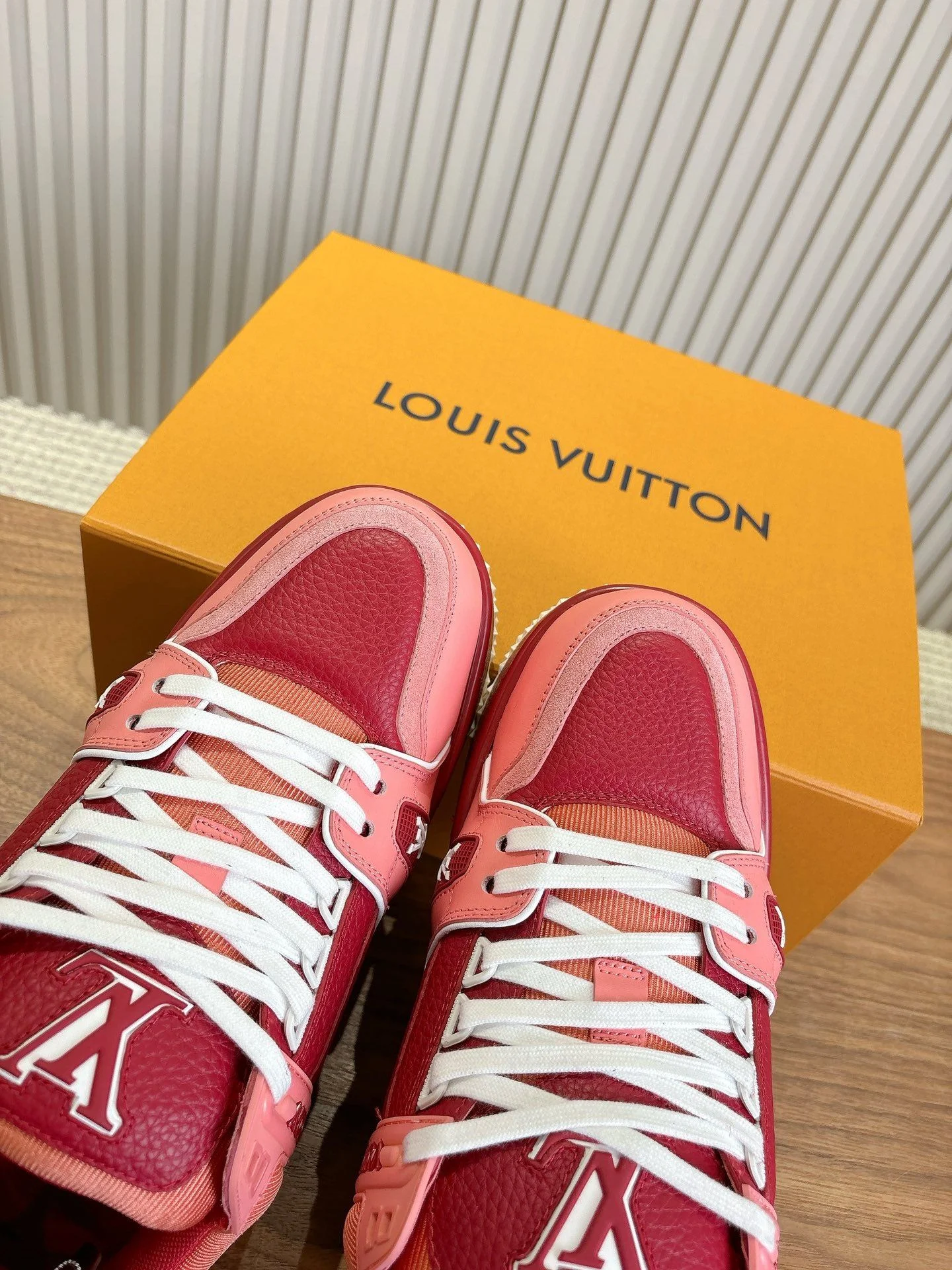 MultiPurpose Louis Vuitton Trainer Sneaker 31394