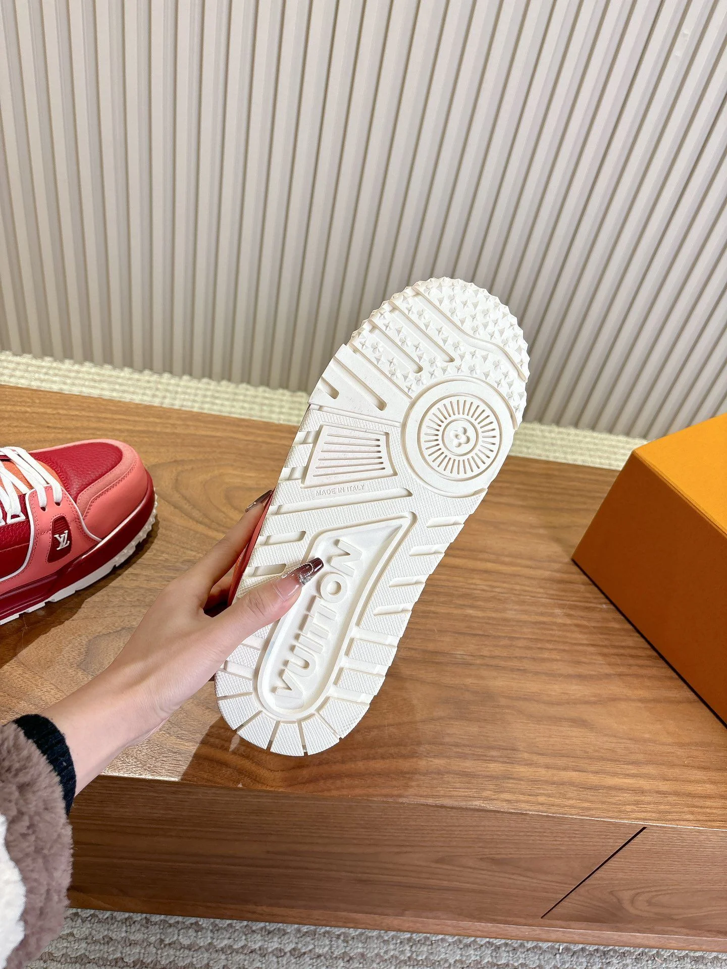 MultiPurpose Louis Vuitton Trainer Sneaker 31394