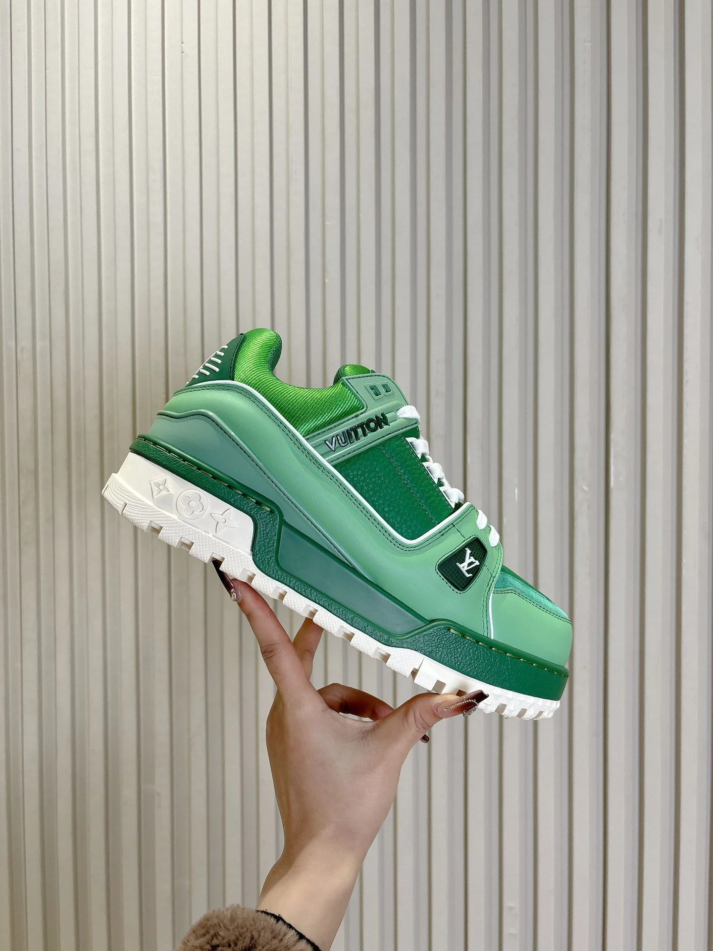 Louis Vuitton Trainer Sneaker Premium 31395