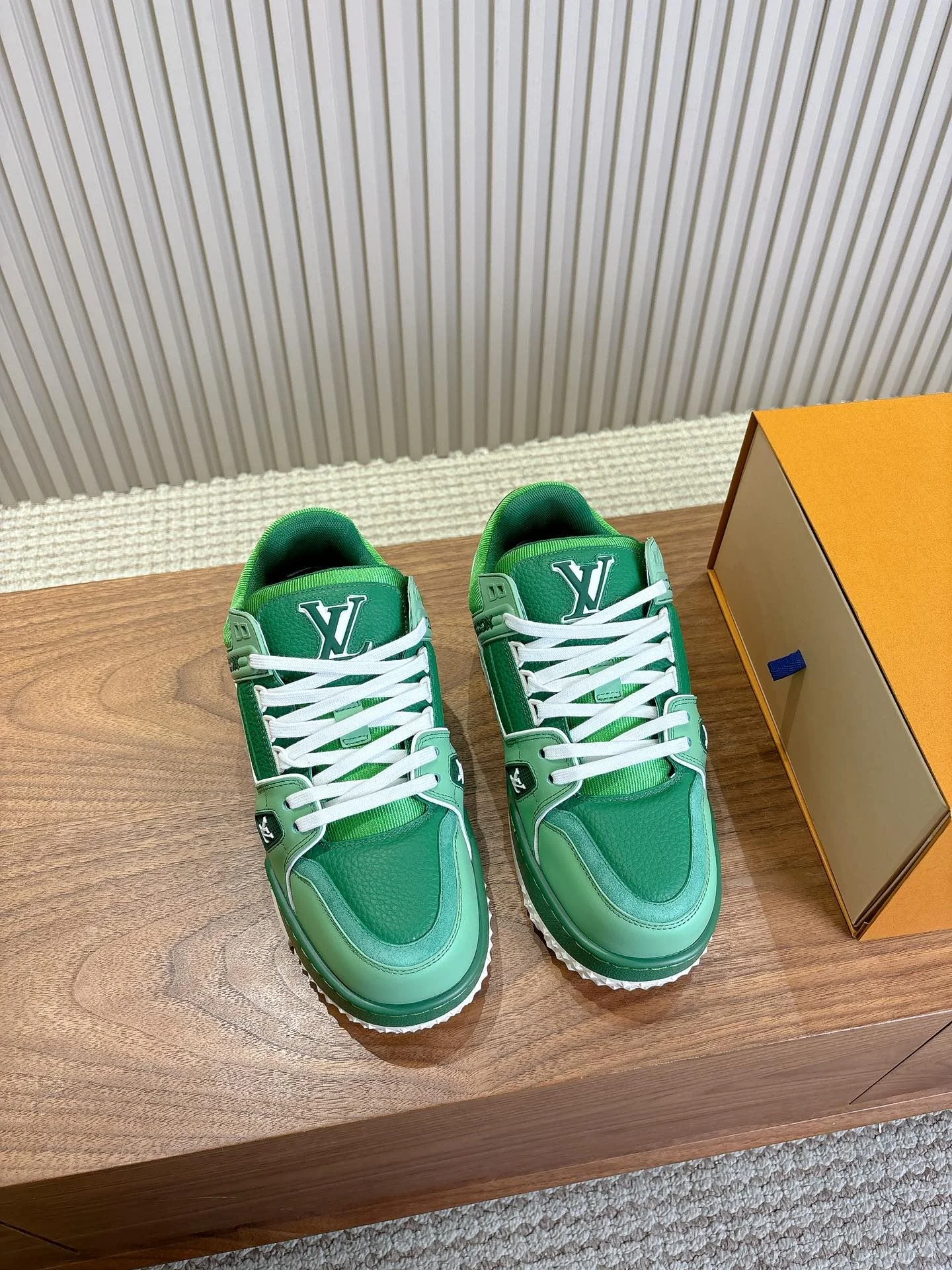 Louis Vuitton Trainer Sneaker Premium 31395