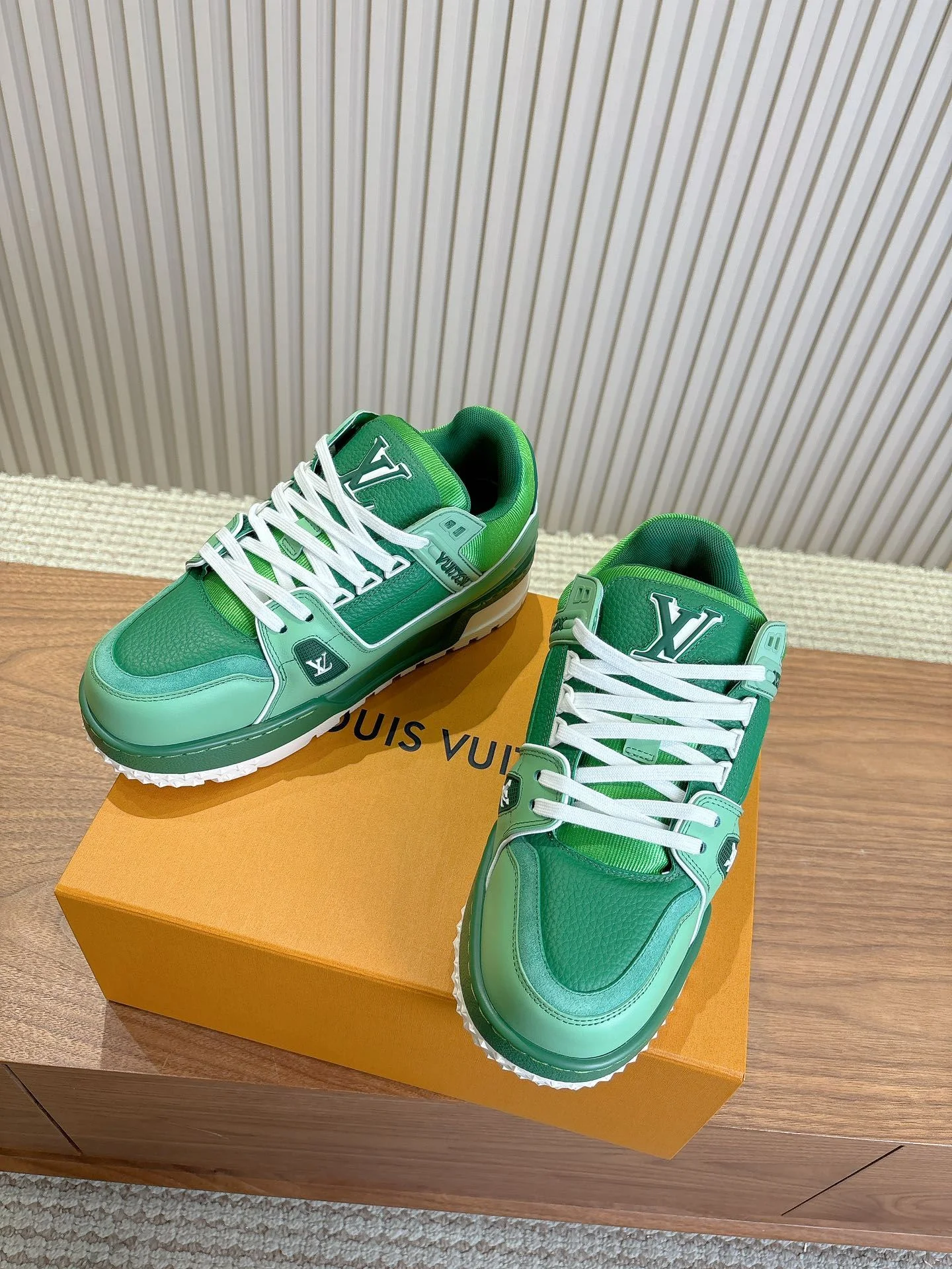 Louis Vuitton Trainer Sneaker Premium 31395