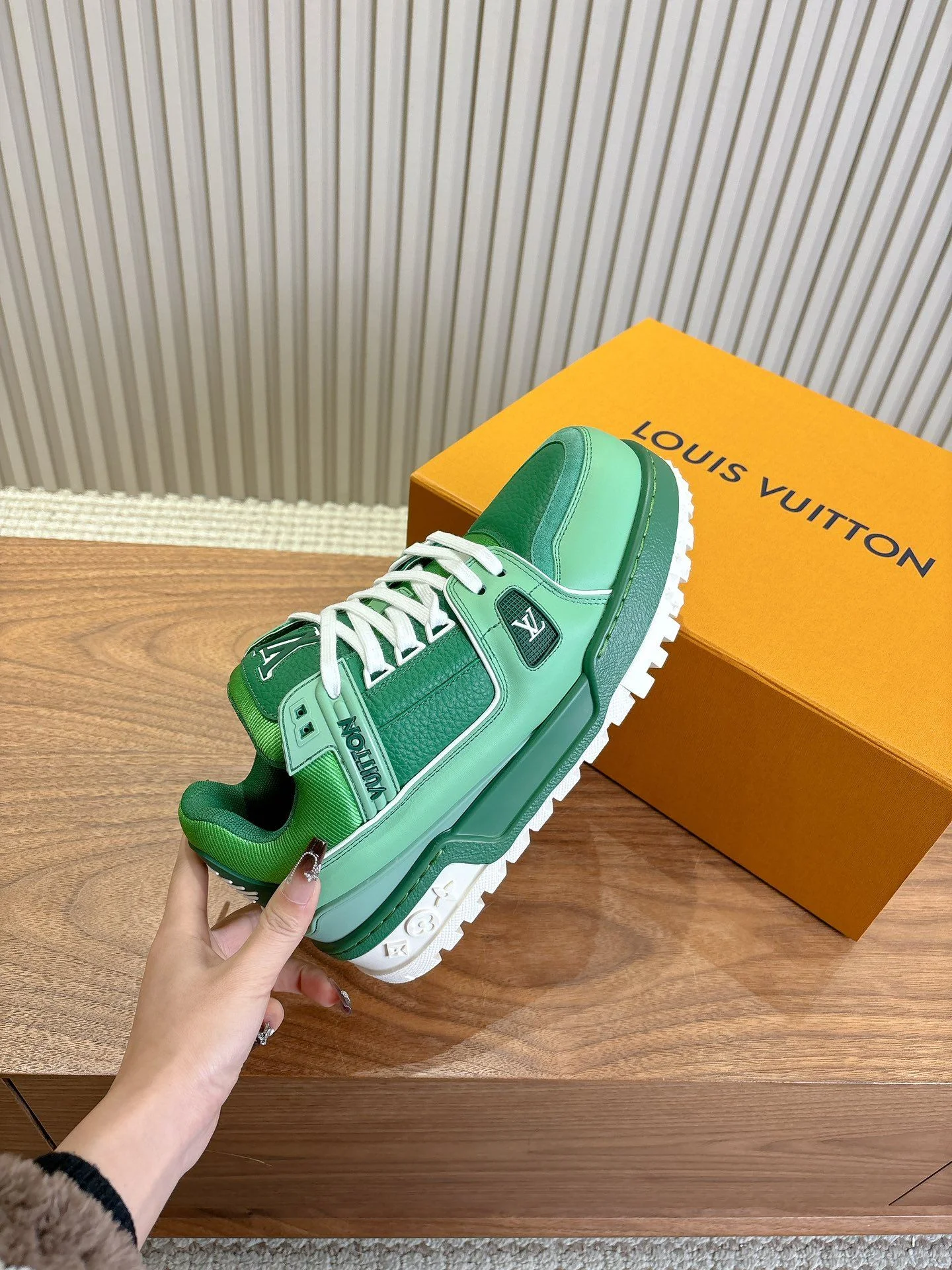Louis Vuitton Trainer Sneaker Premium 31395