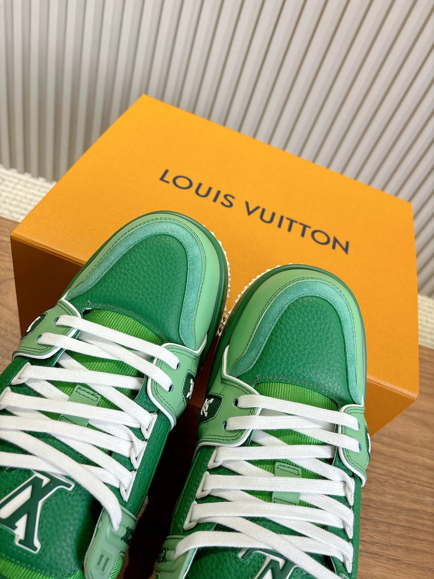 Louis Vuitton Trainer Sneaker Premium 31395