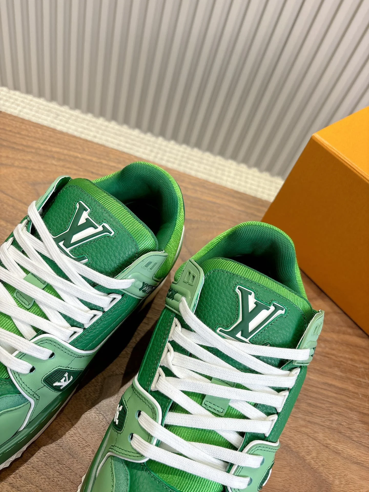 Louis Vuitton Trainer Sneaker Premium 31395