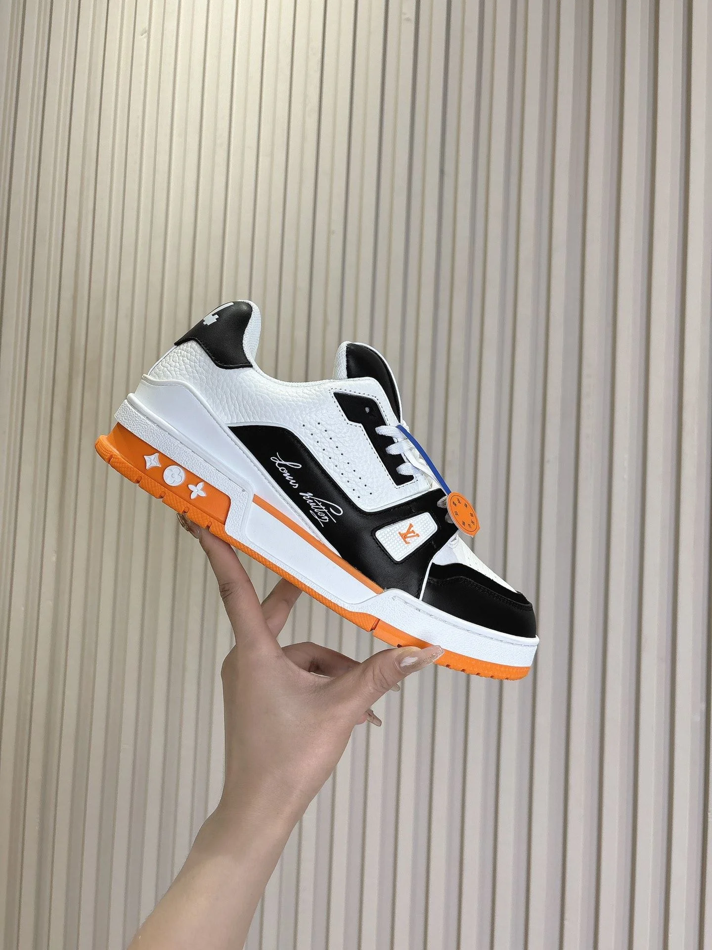 Stretchable Louis Vuitton Trainer Sneaker 31384