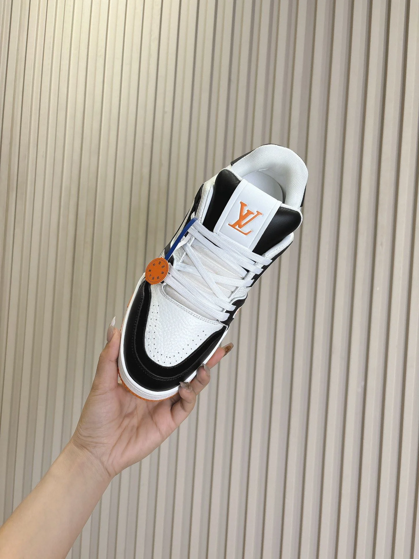 Stretchable Louis Vuitton Trainer Sneaker 31384