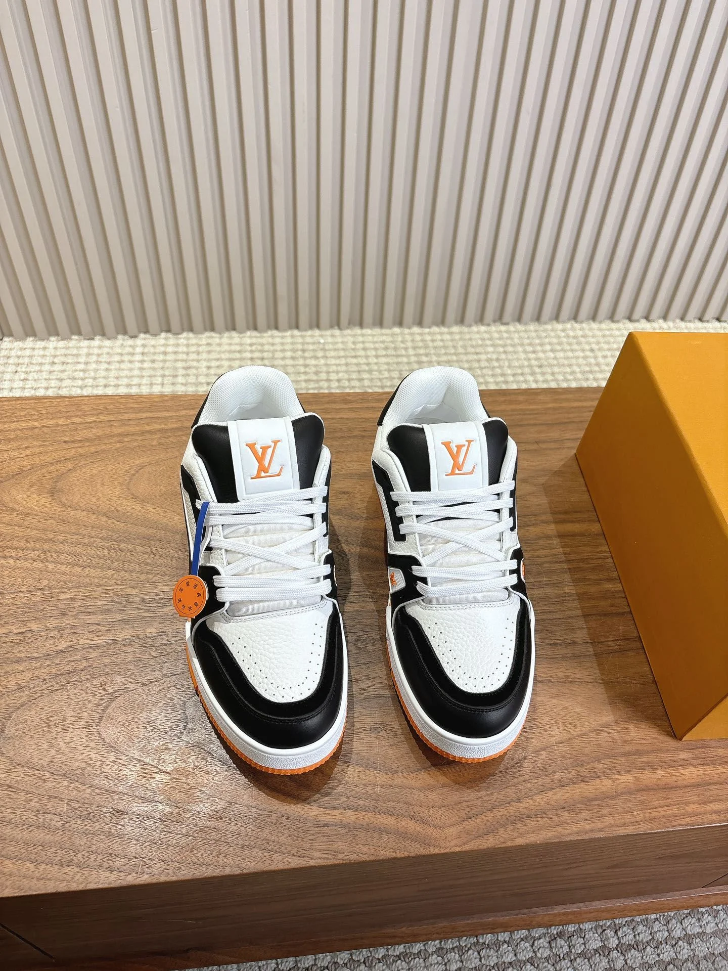 Stretchable Louis Vuitton Trainer Sneaker 31384