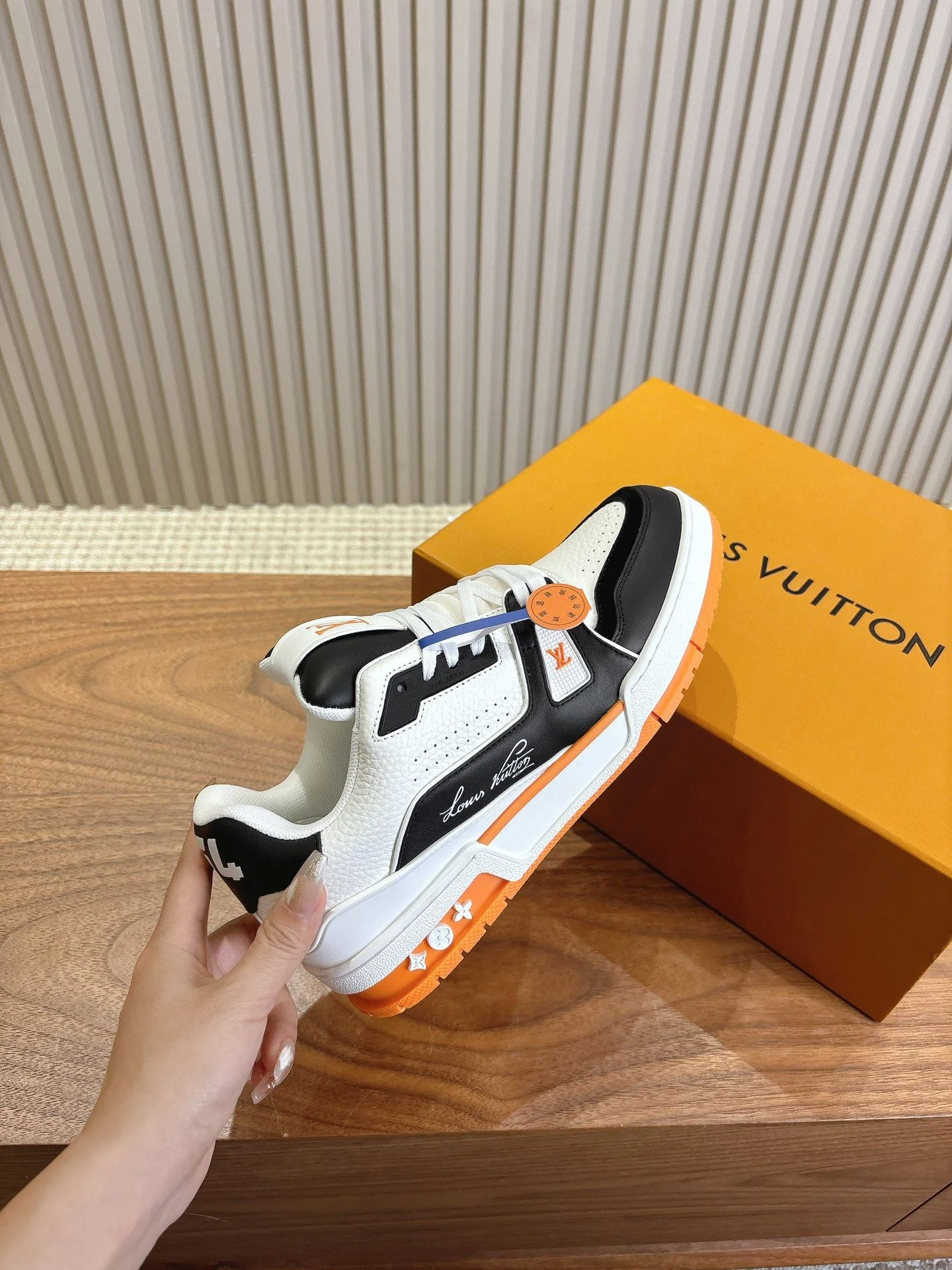 Stretchable Louis Vuitton Trainer Sneaker 31384
