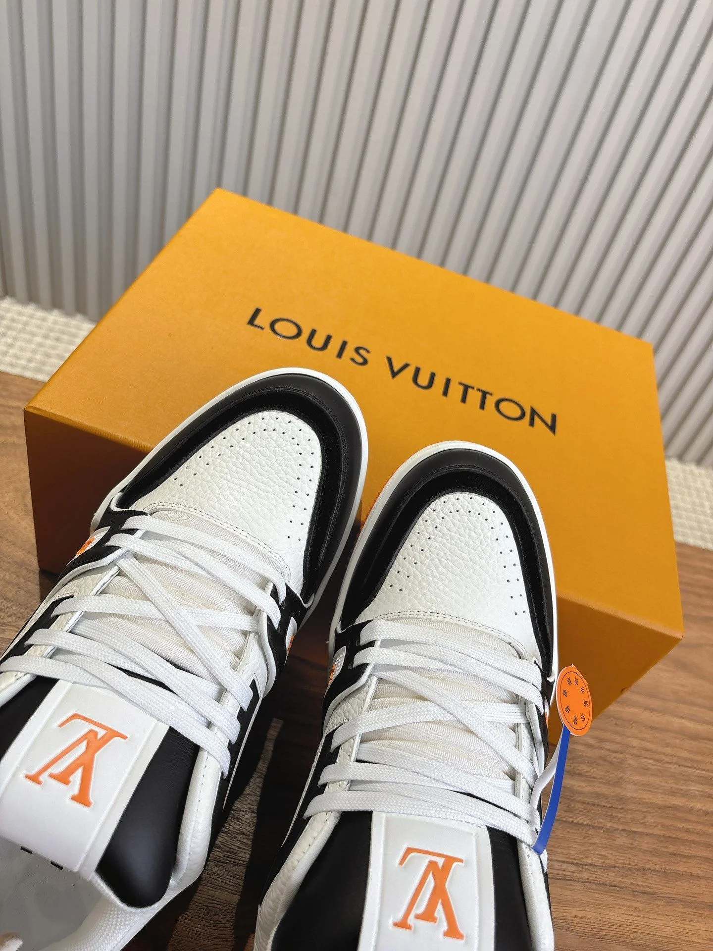 Stretchable Louis Vuitton Trainer Sneaker 31384