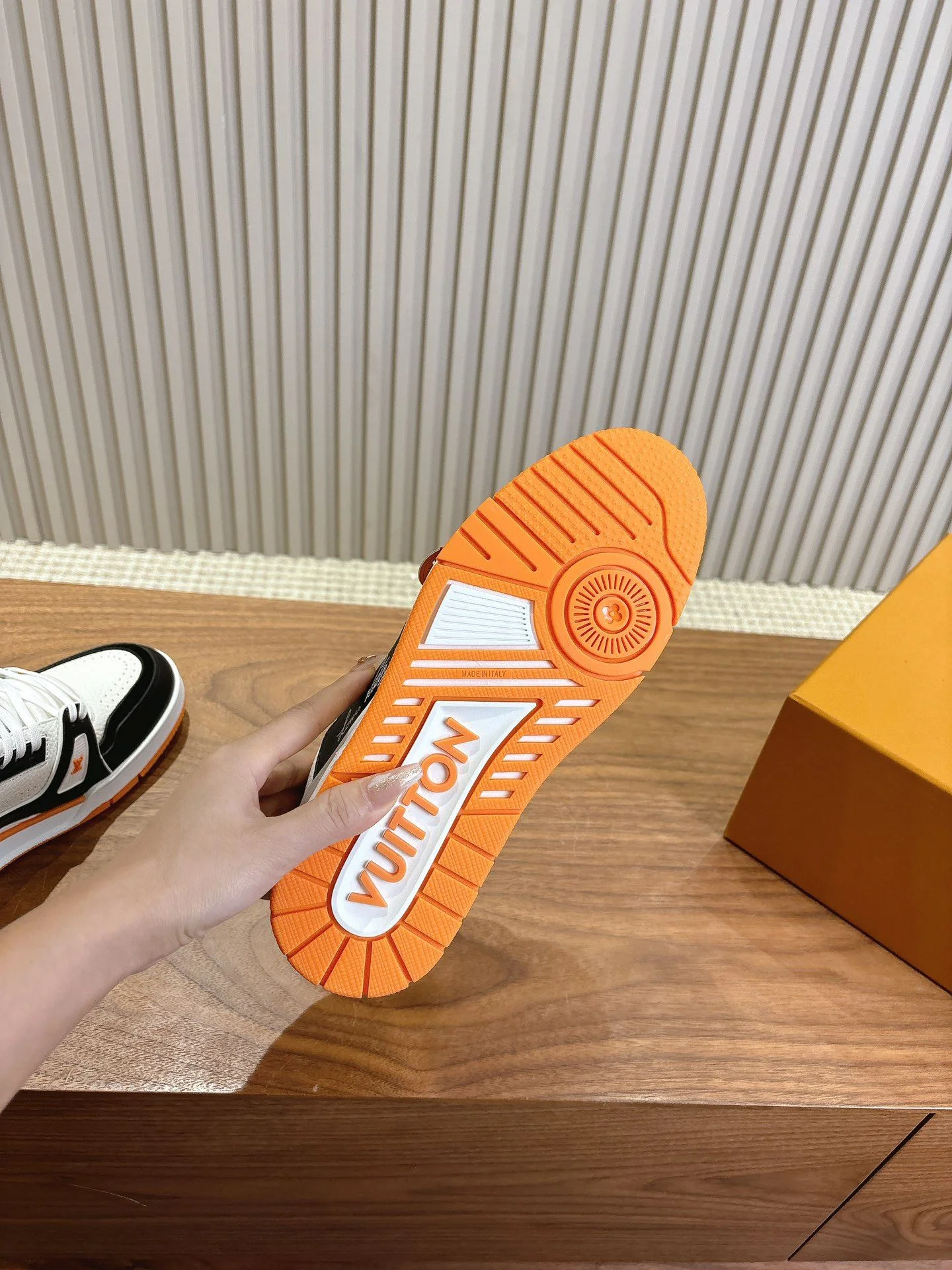 Stretchable Louis Vuitton Trainer Sneaker 31384