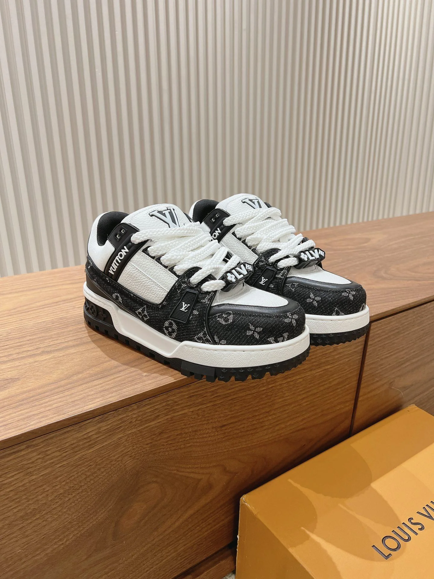 Youthful Louis Vuitton Trainer Sneaker 31391