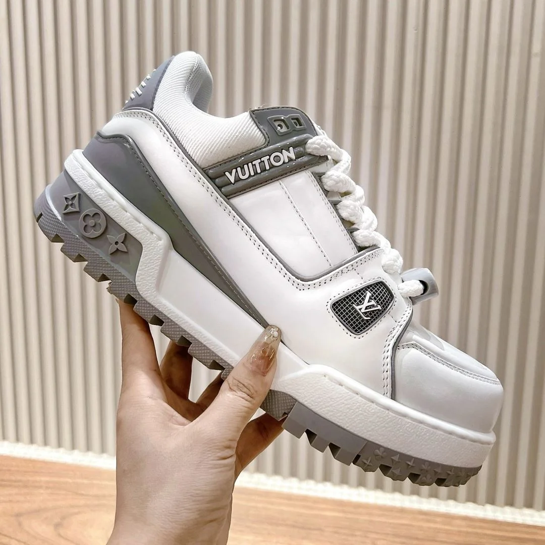 Louis Vuitton Trainer Sneaker Unique 31392
