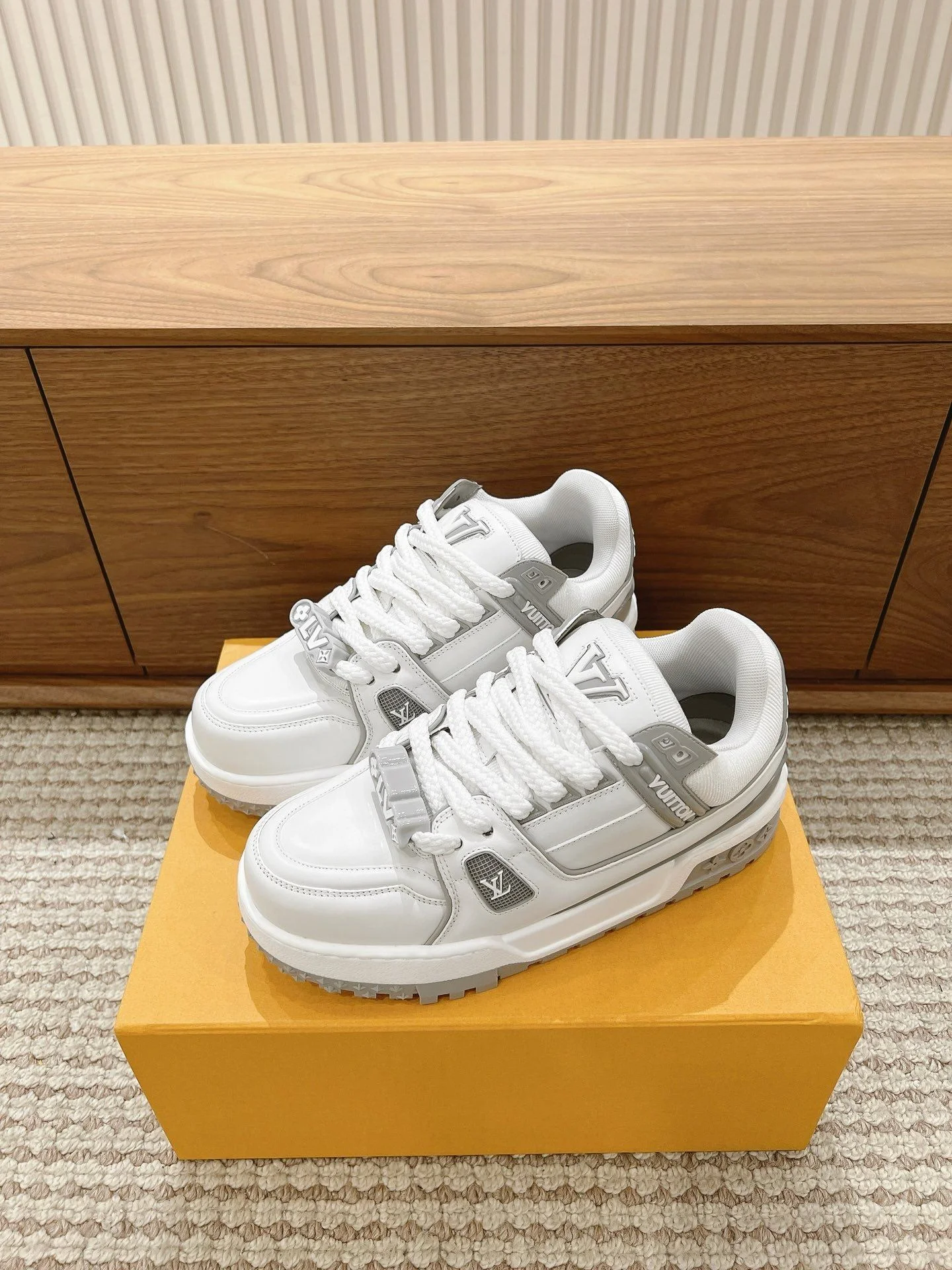 Louis Vuitton Trainer Sneaker Unique 31392