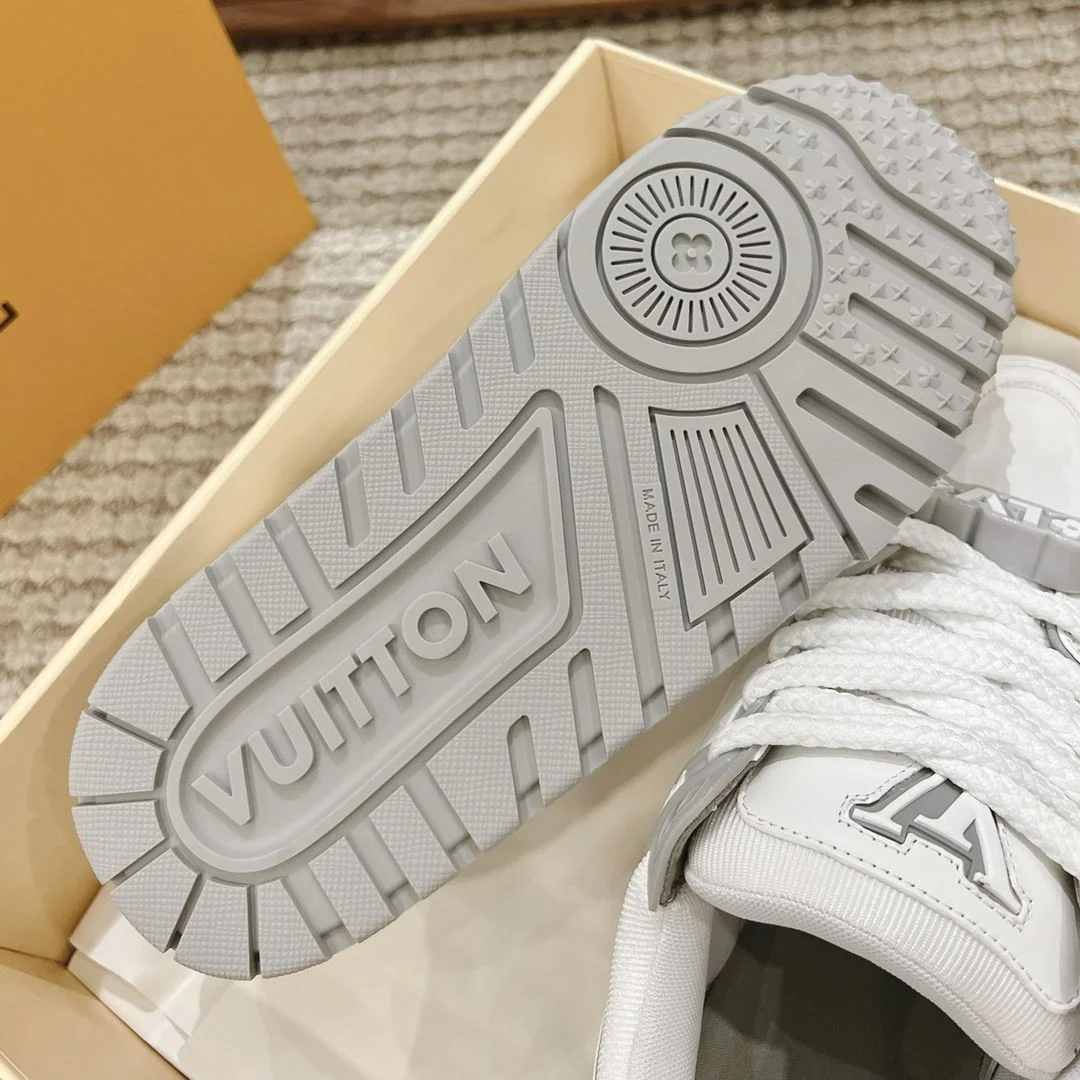 Louis Vuitton Trainer Sneaker Unique 31392