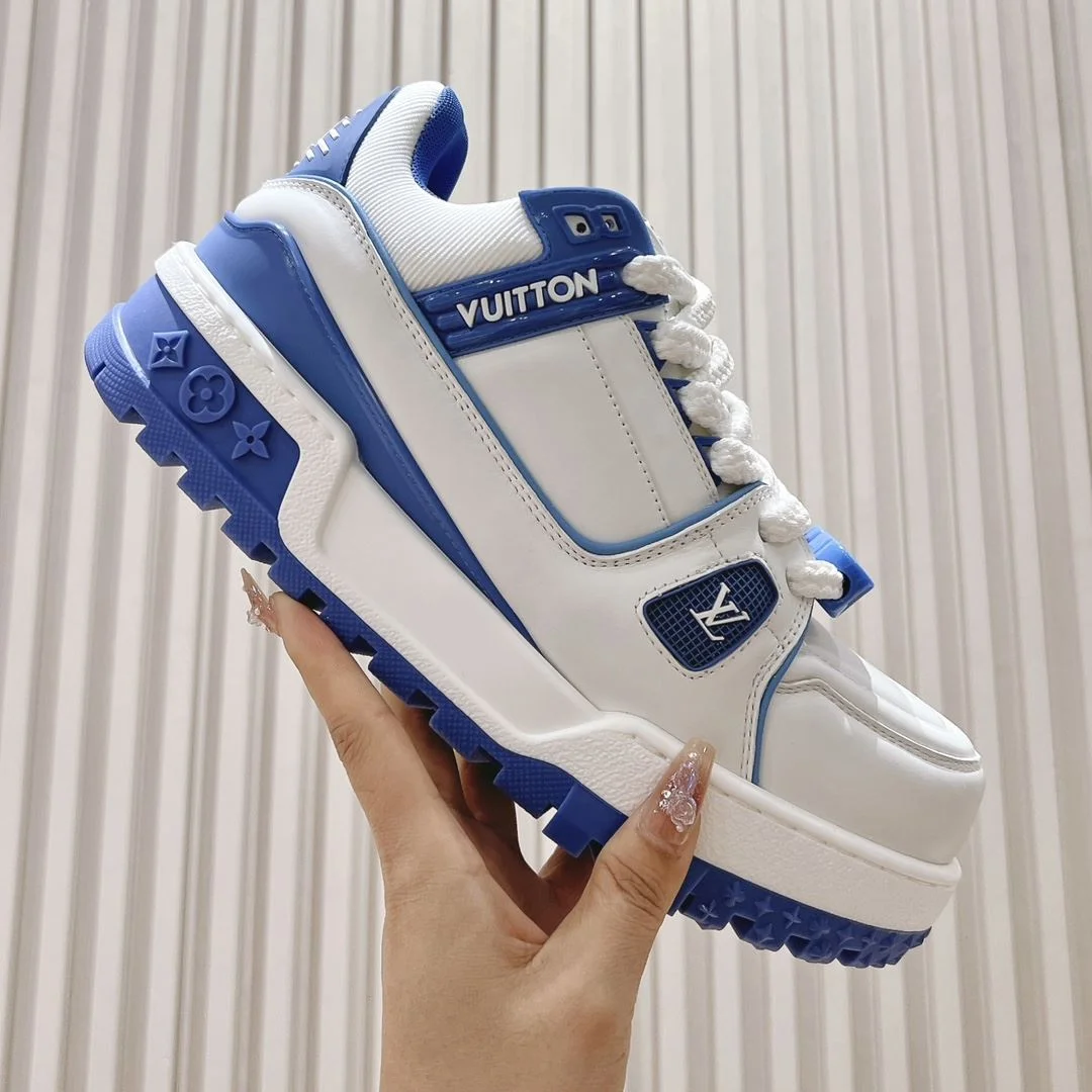 Bold Louis Vuitton Trainer Sneaker 31373