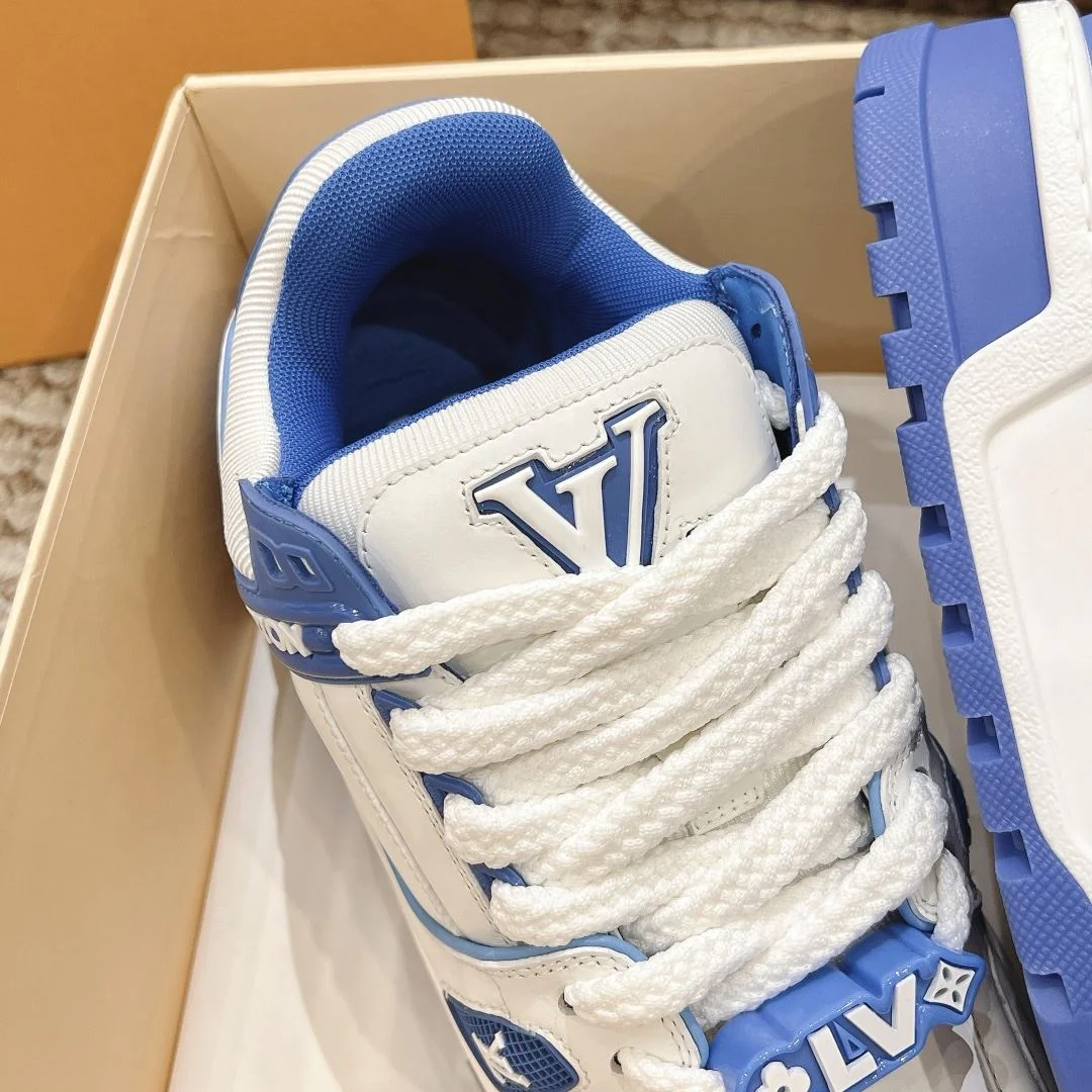 Bold Louis Vuitton Trainer Sneaker 31373