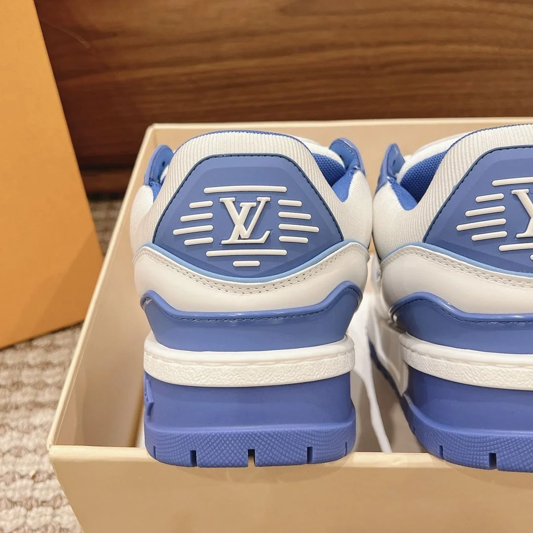 Bold Louis Vuitton Trainer Sneaker 31373