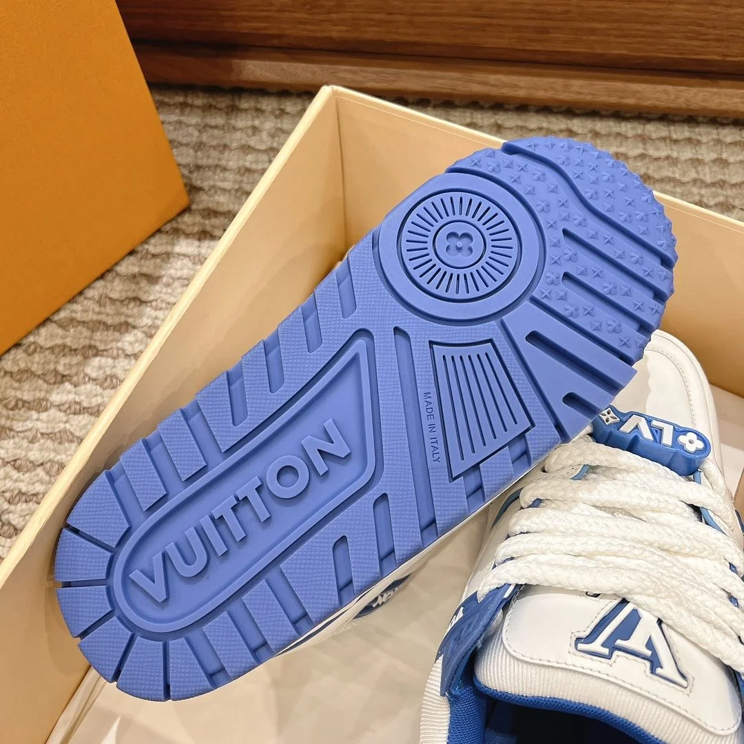 Bold Louis Vuitton Trainer Sneaker 31373