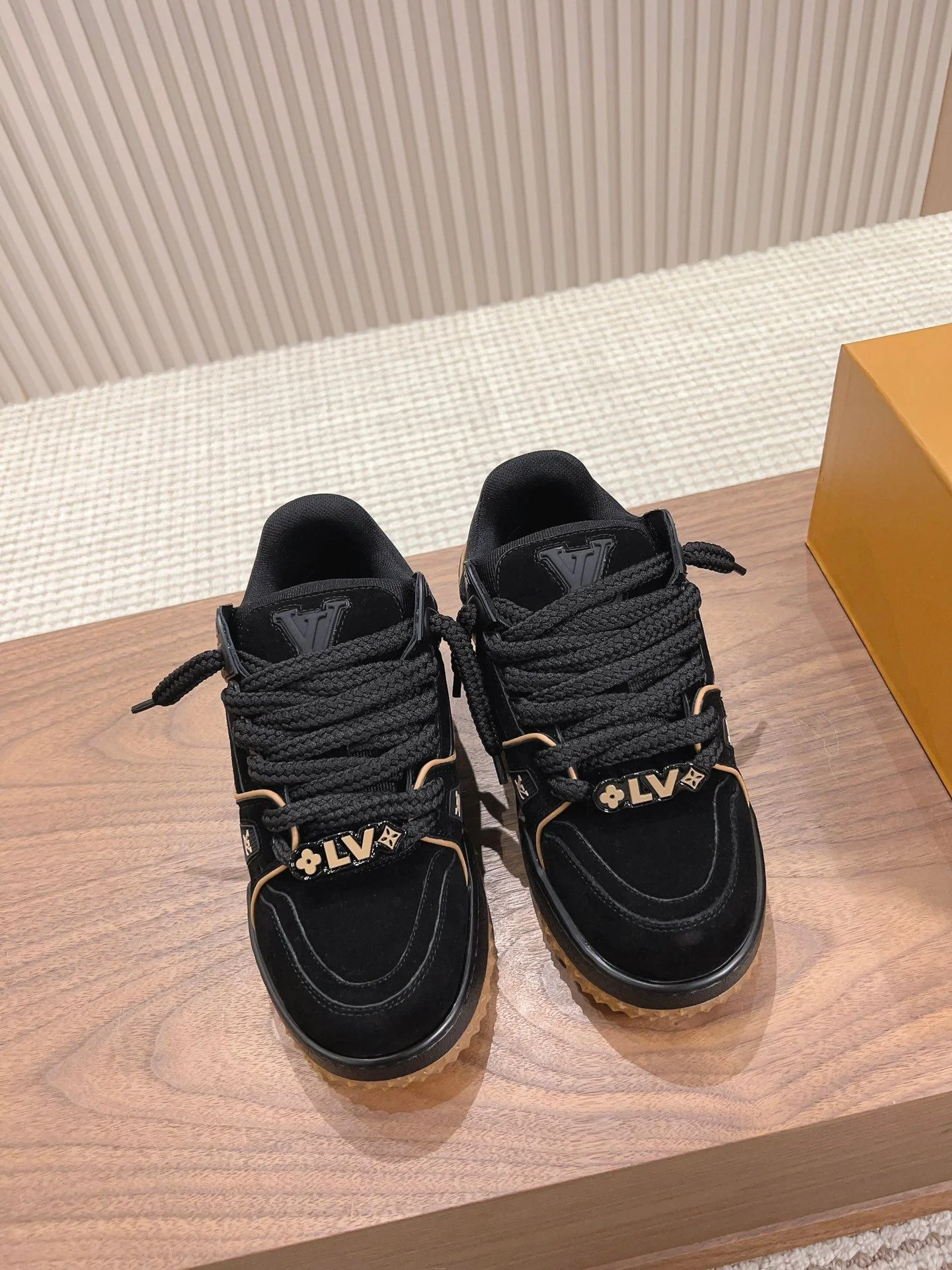 Contemporary Louis Vuitton Trainer Sneaker 31382