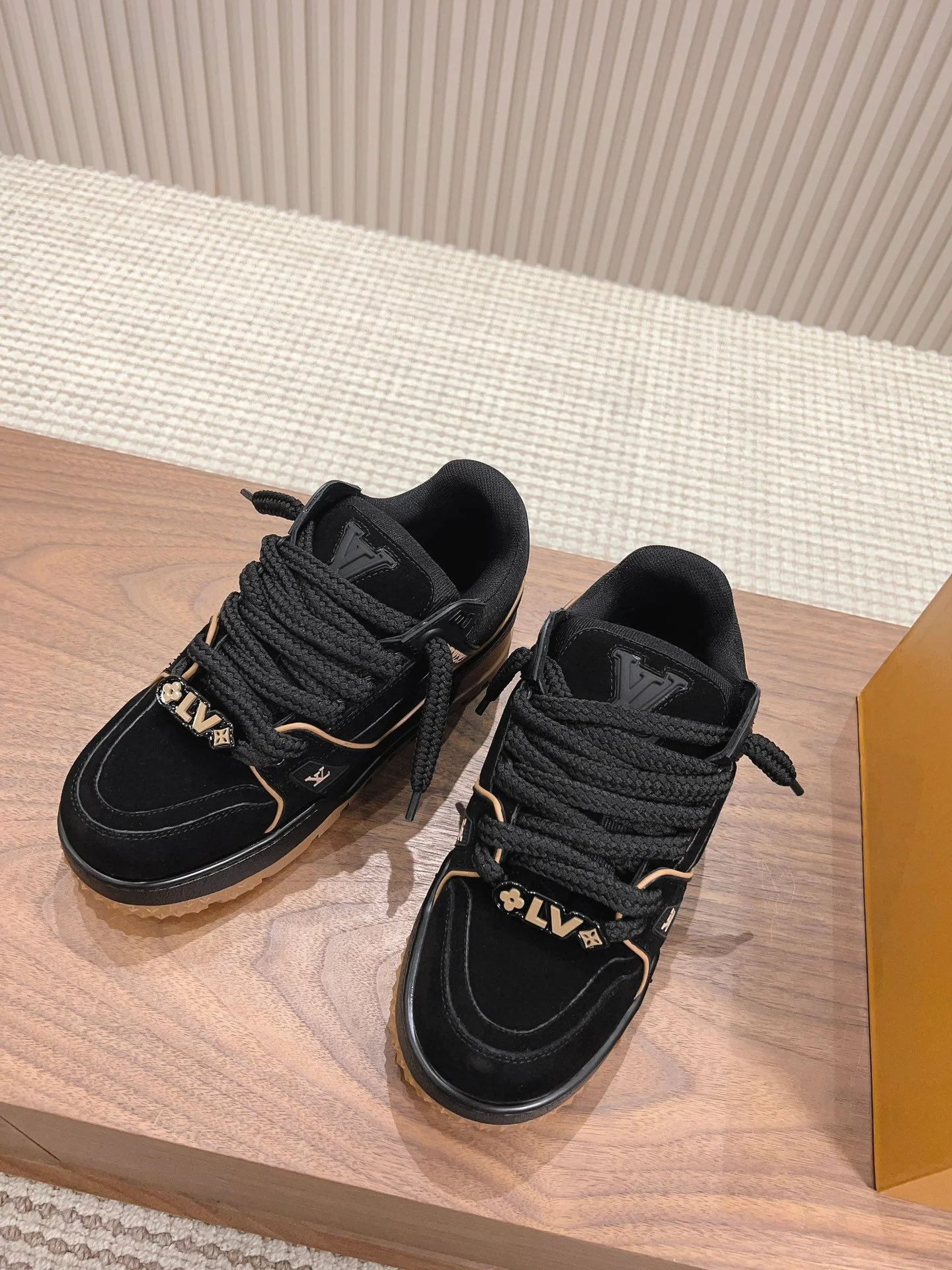 Contemporary Louis Vuitton Trainer Sneaker 31382
