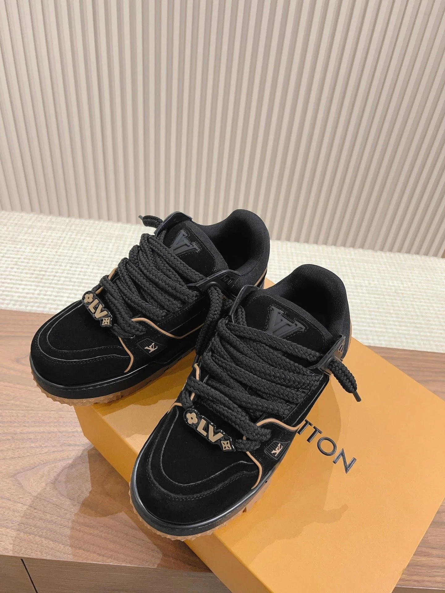 Contemporary Louis Vuitton Trainer Sneaker 31382