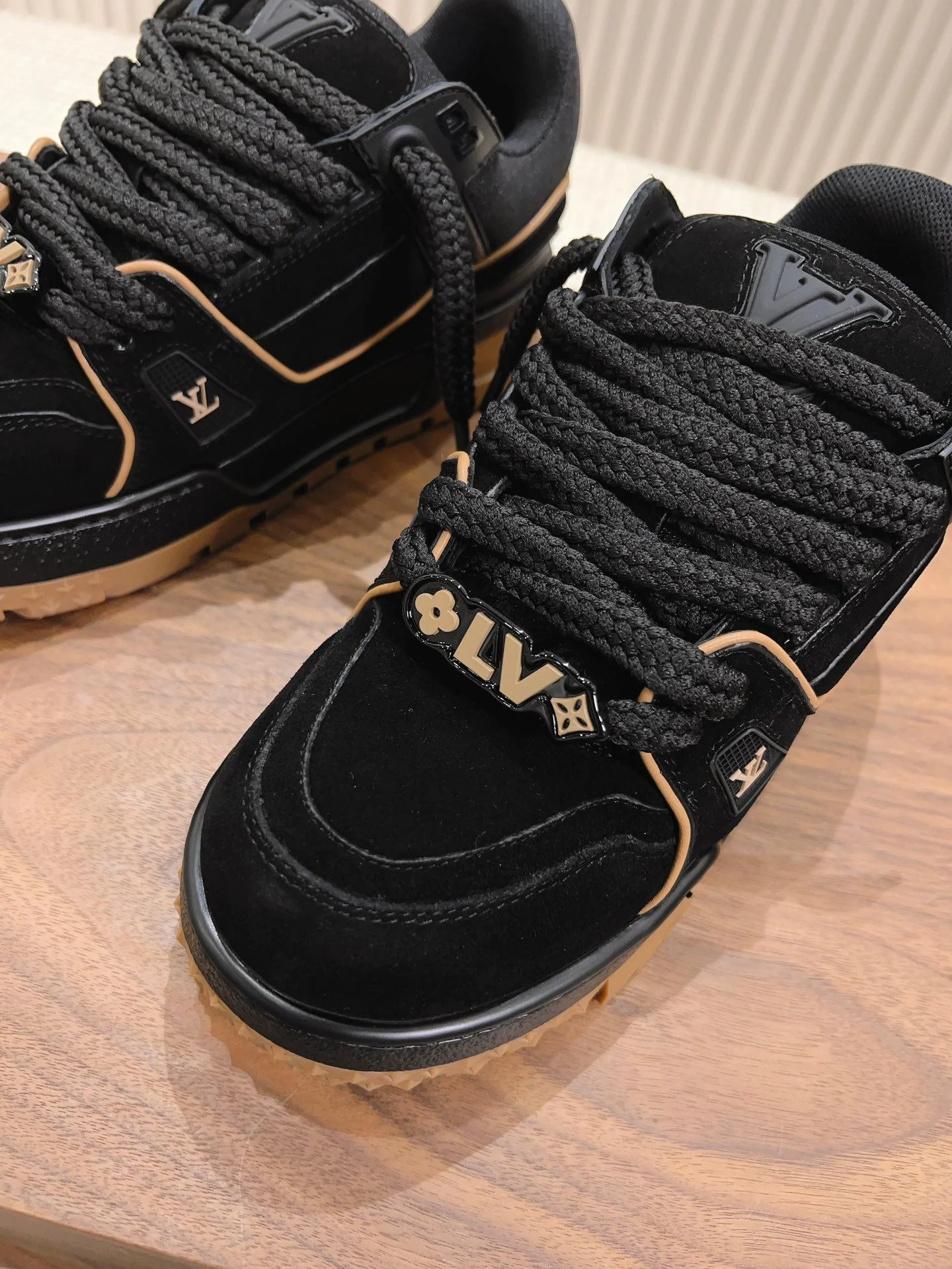 Contemporary Louis Vuitton Trainer Sneaker 31382