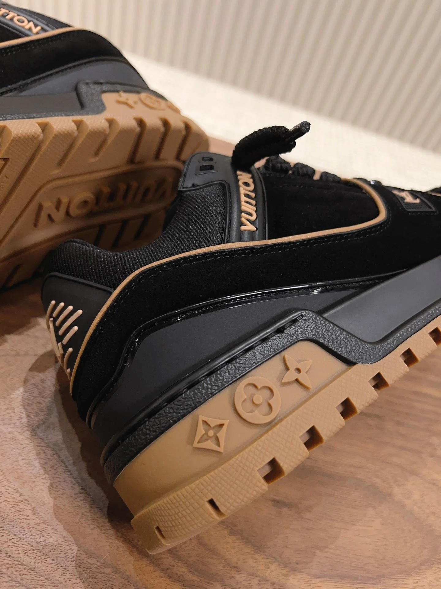 Contemporary Louis Vuitton Trainer Sneaker 31382