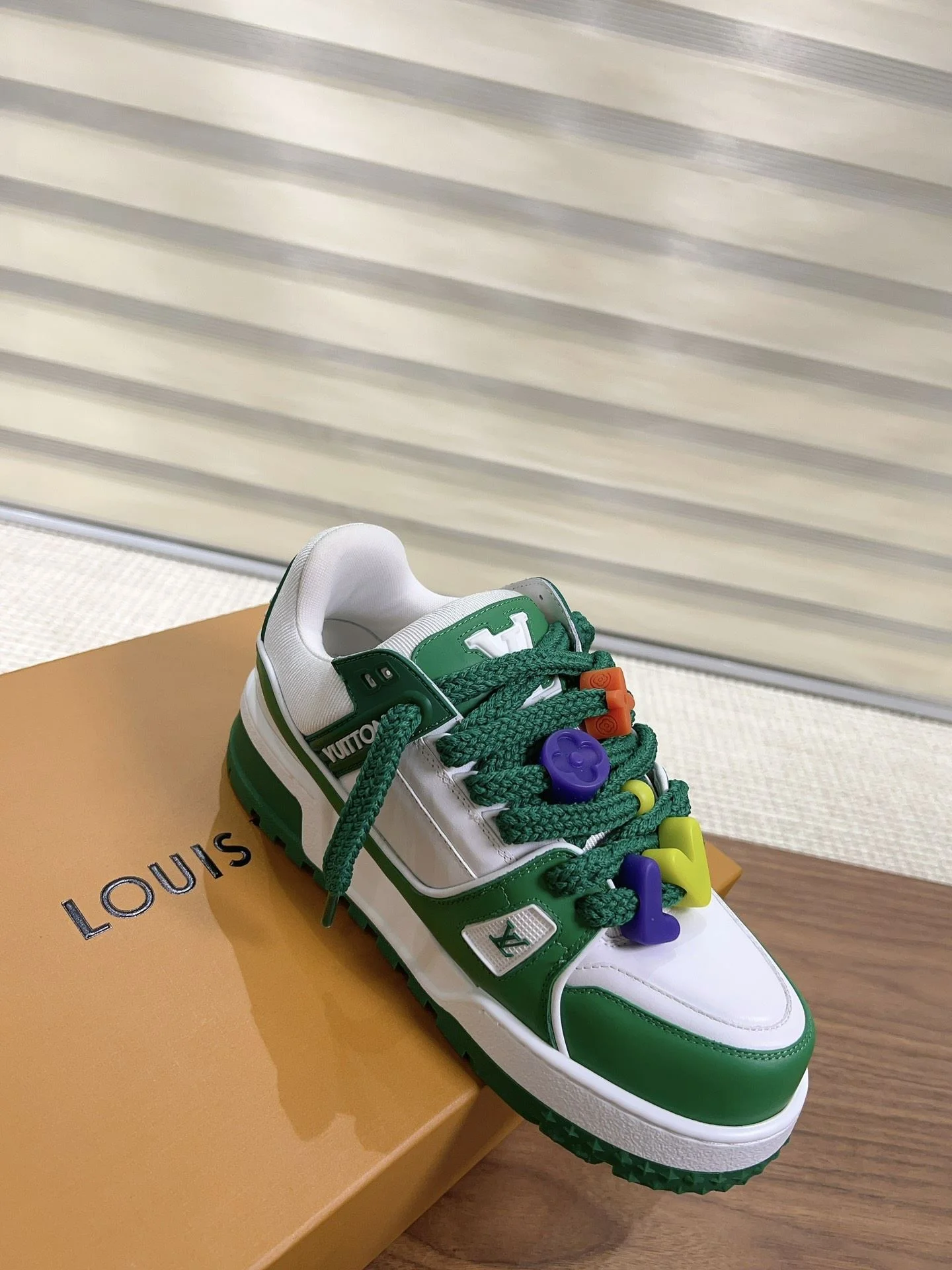 Stylish Louis Vuitton Trainer Sneaker 31374