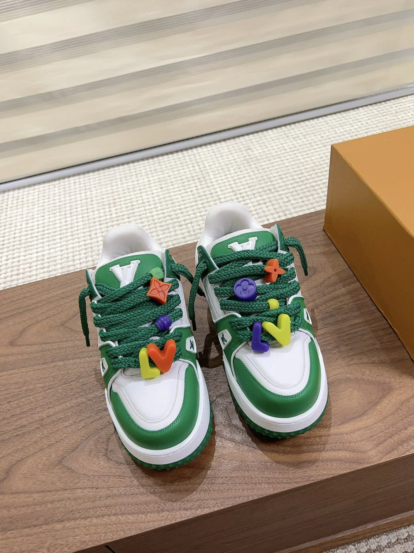 Stylish Louis Vuitton Trainer Sneaker 31374