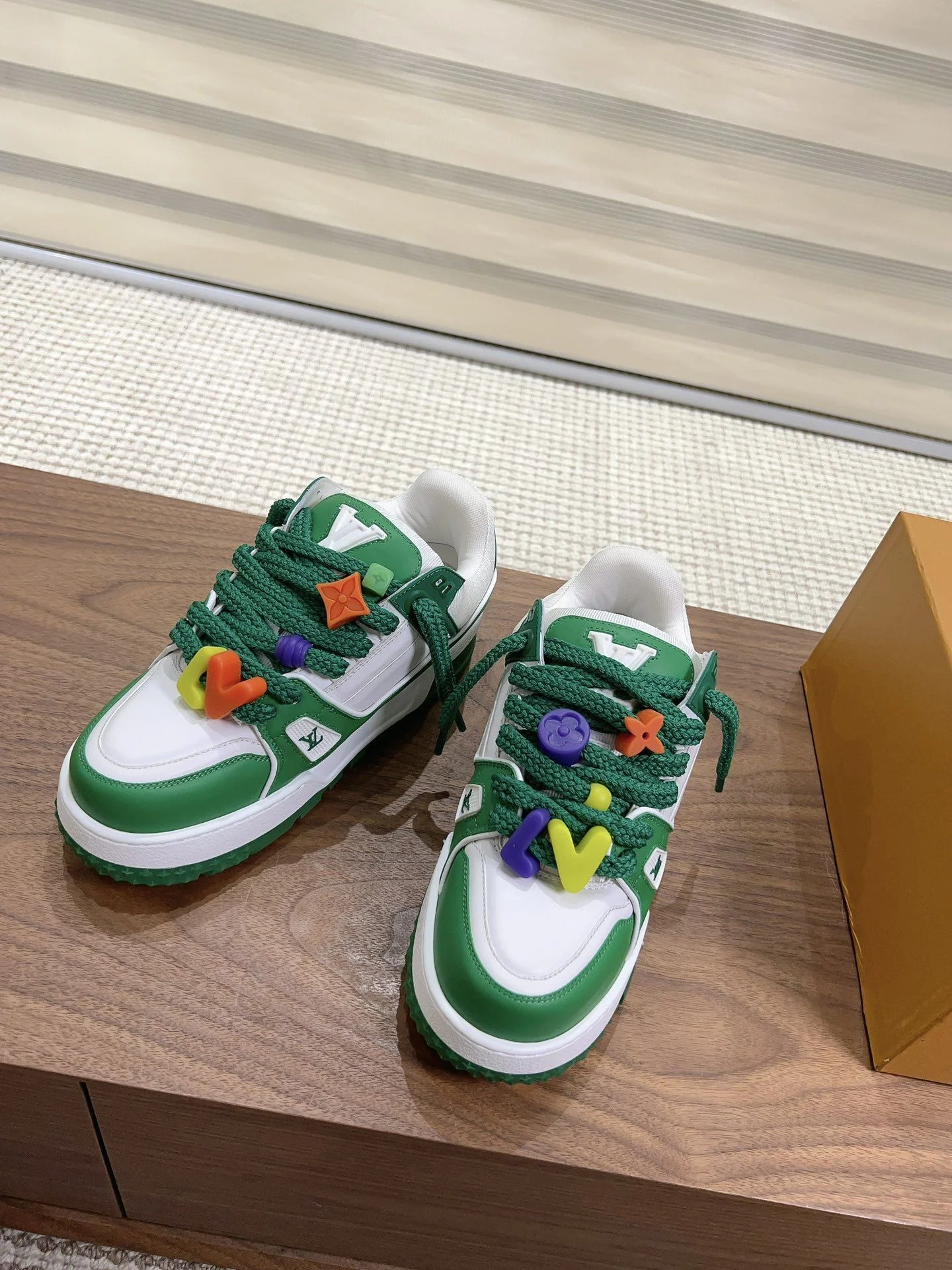 Stylish Louis Vuitton Trainer Sneaker 31374