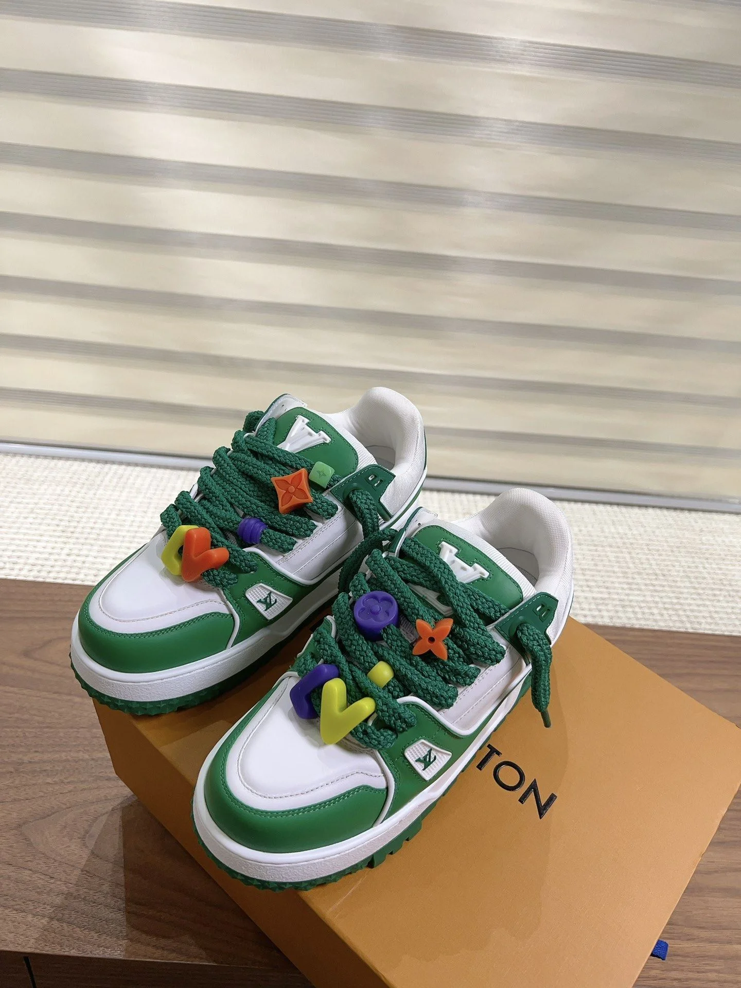Stylish Louis Vuitton Trainer Sneaker 31374