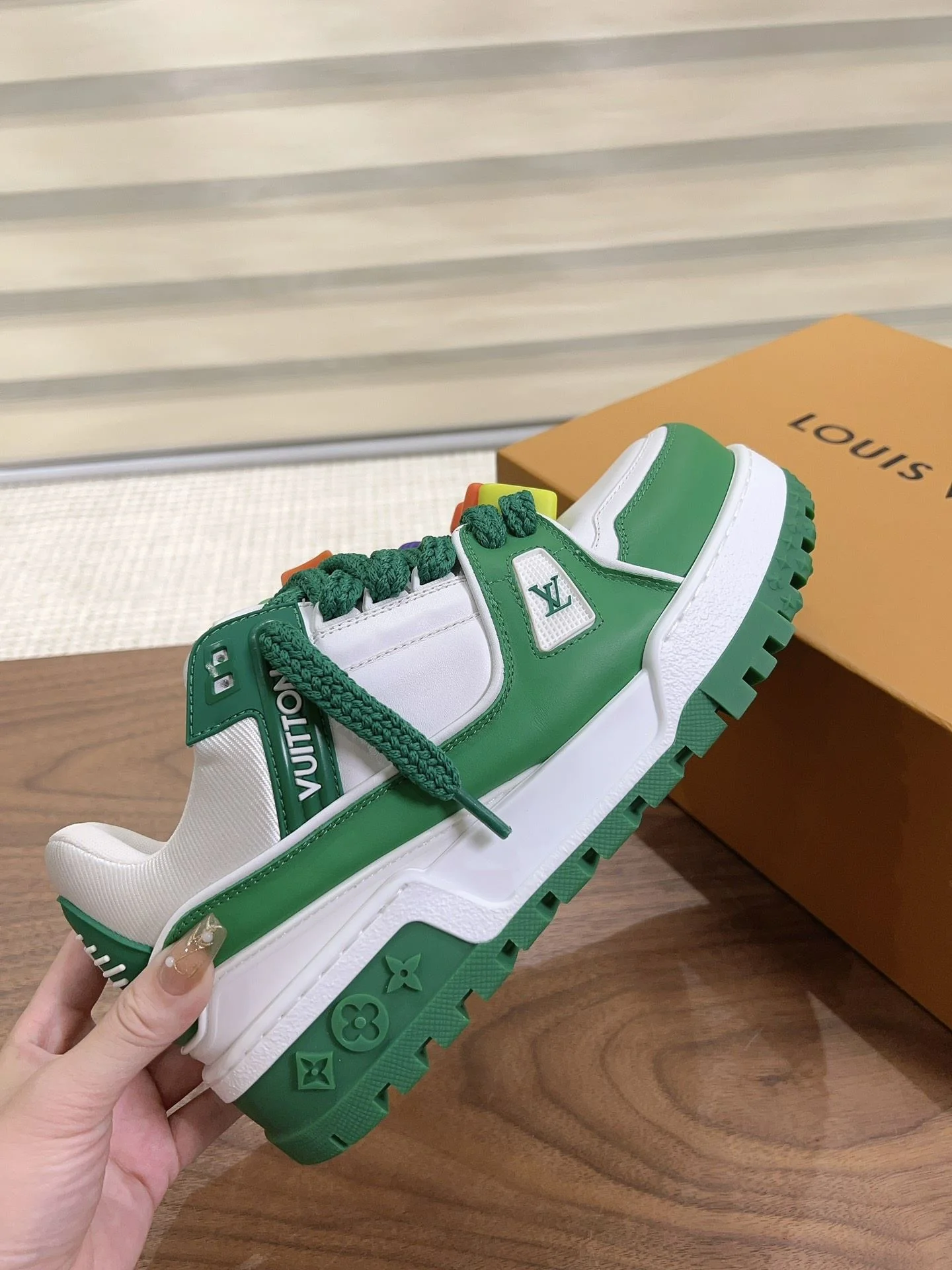 Stylish Louis Vuitton Trainer Sneaker 31374