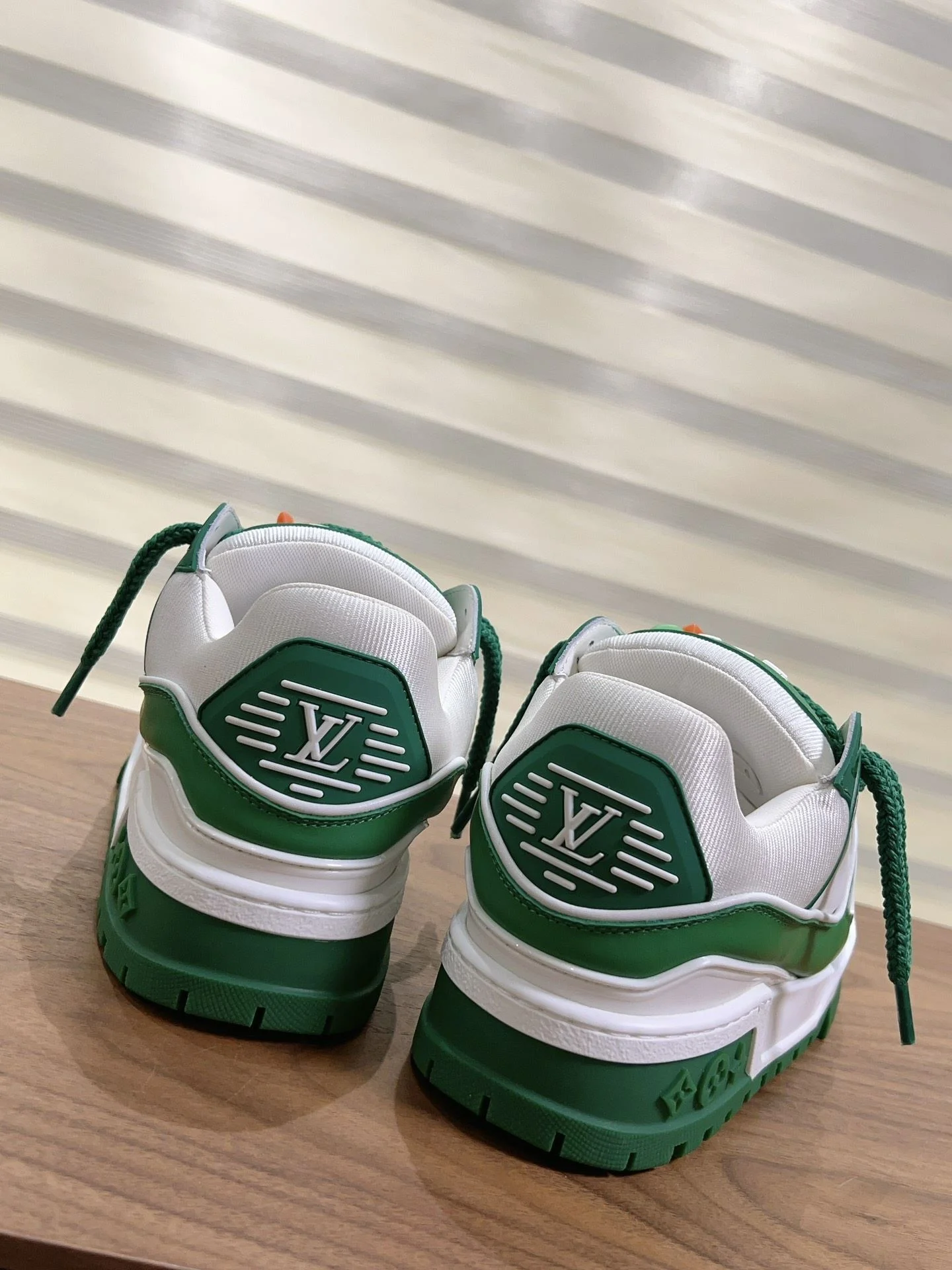 Stylish Louis Vuitton Trainer Sneaker 31374