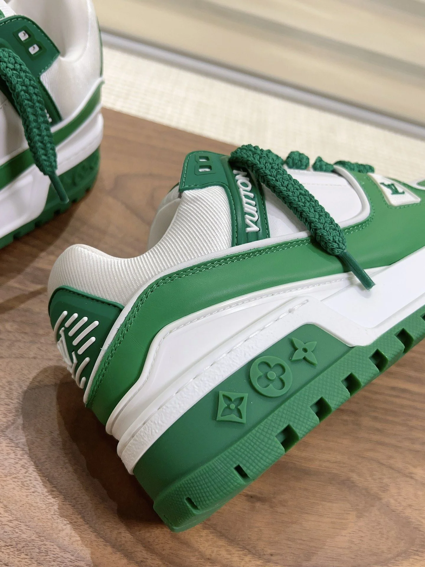 Stylish Louis Vuitton Trainer Sneaker 31374