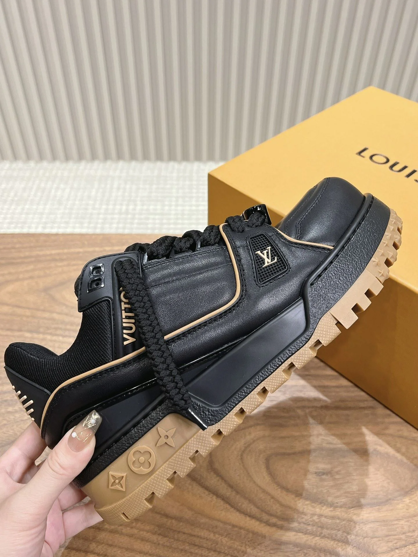 Louis Vuitton Trainer Sneaker Contemporary 31372