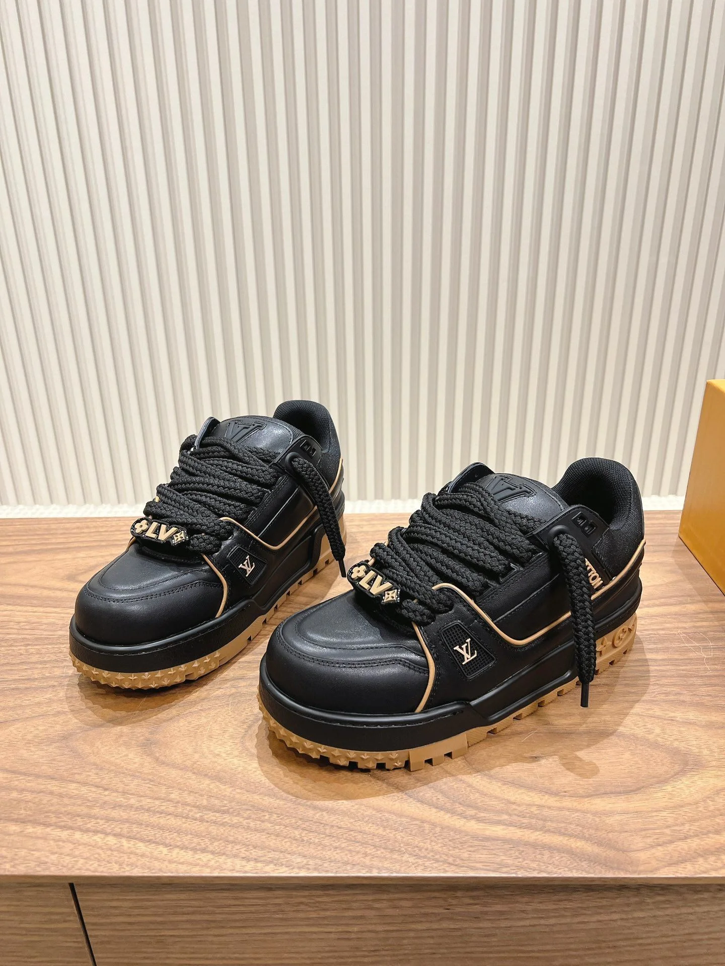Louis Vuitton Trainer Sneaker Contemporary 31372