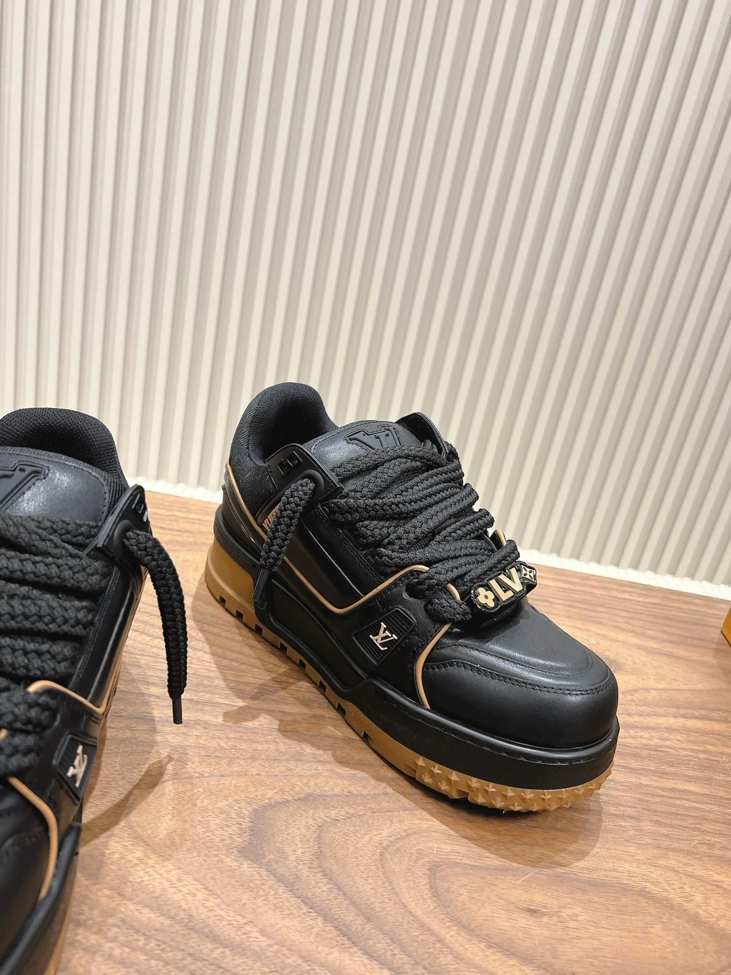 Louis Vuitton Trainer Sneaker Contemporary 31372