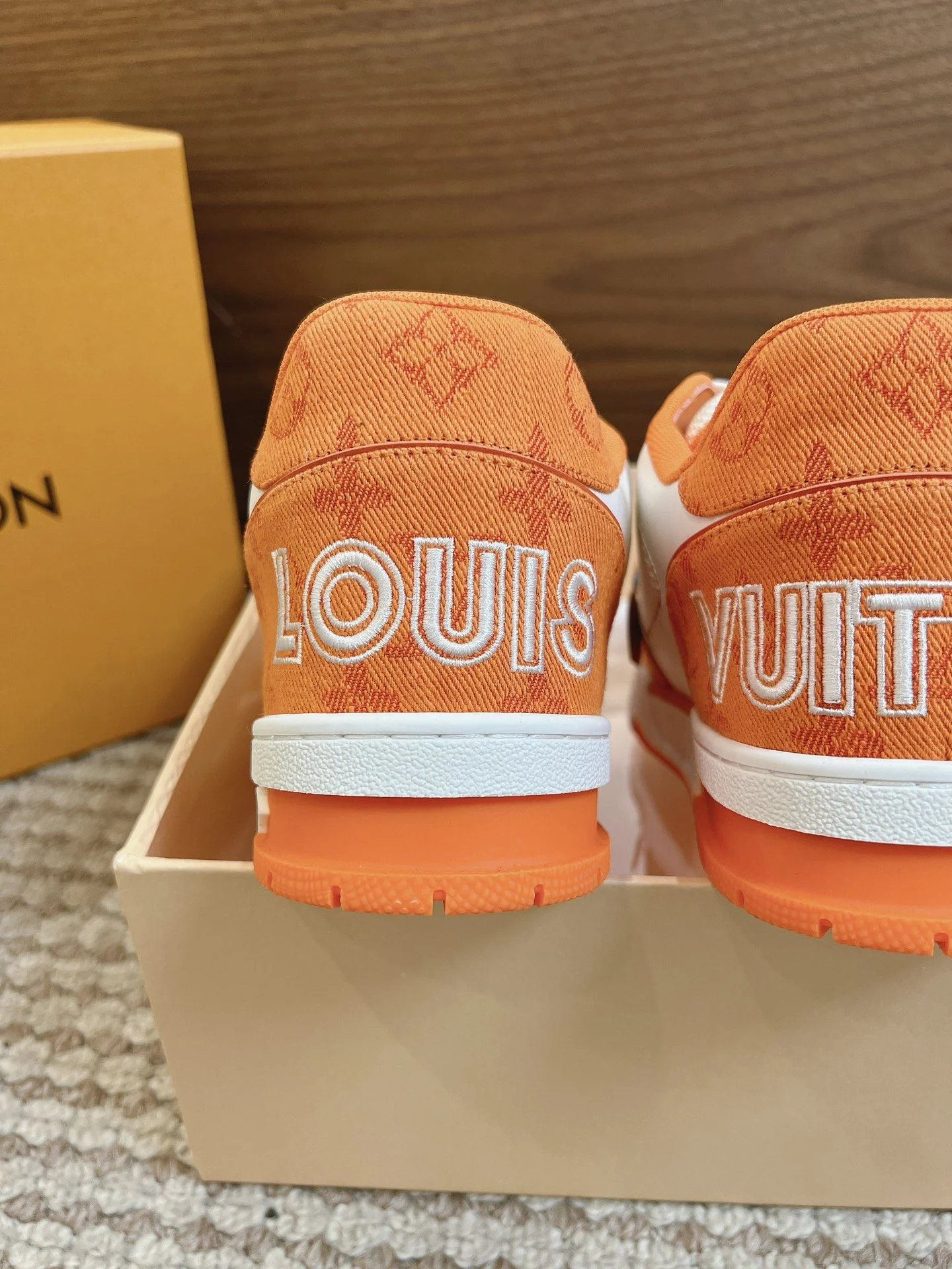 Lightweight Louis Vuitton Trainer Sneaker 31375