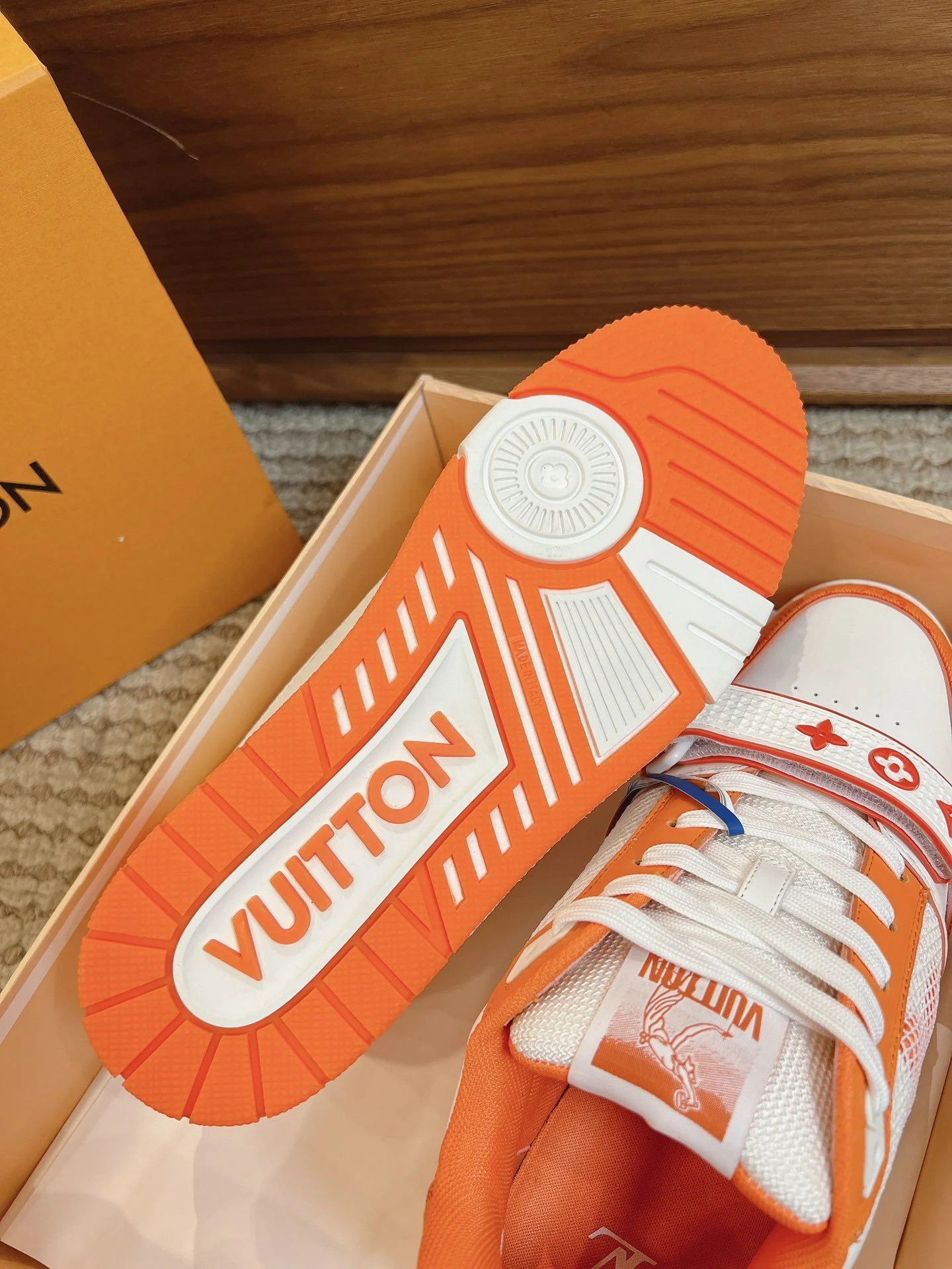 Lightweight Louis Vuitton Trainer Sneaker 31375