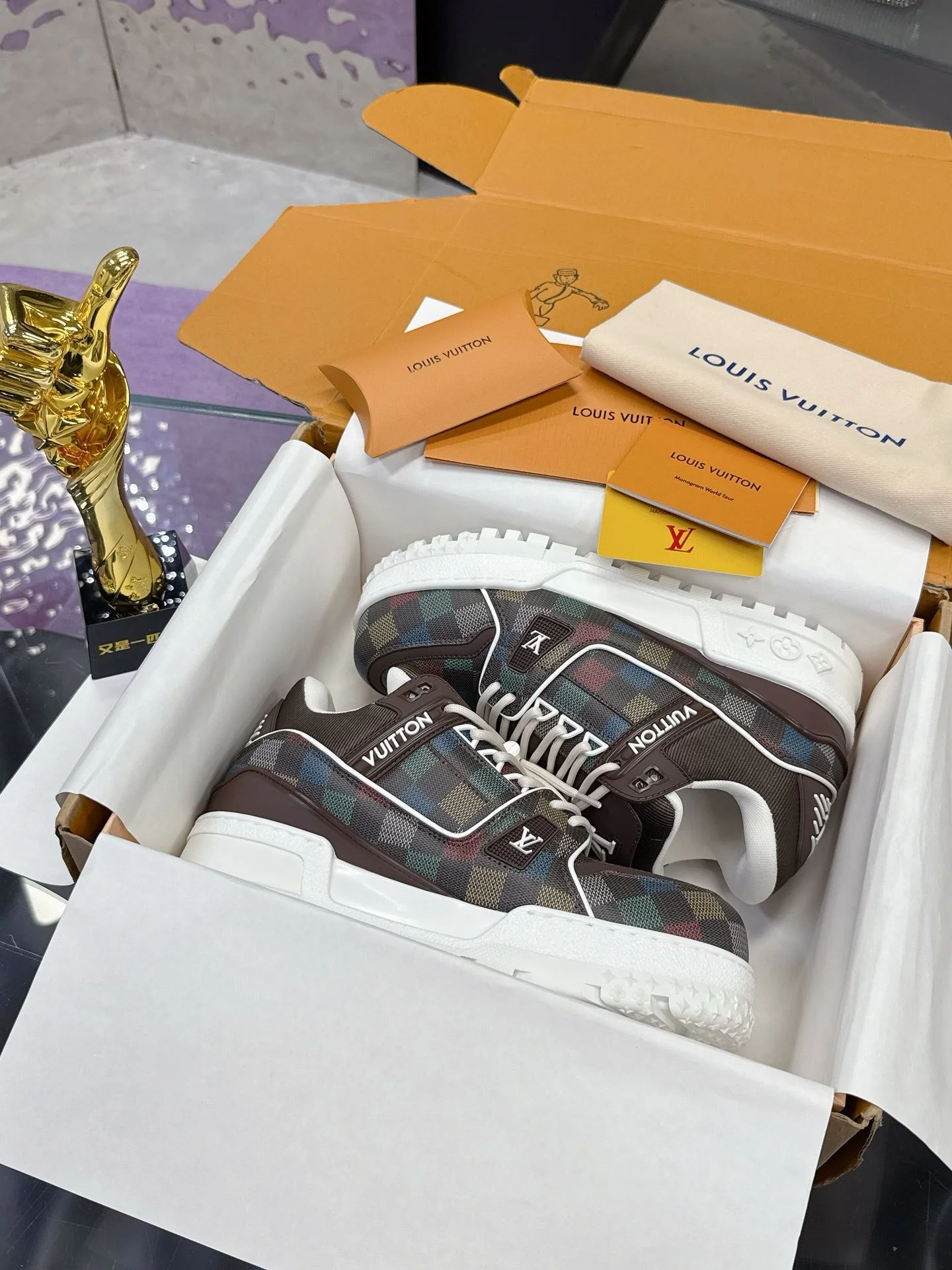 Louis Vuitton Trainer Sneaker Supportive 31371